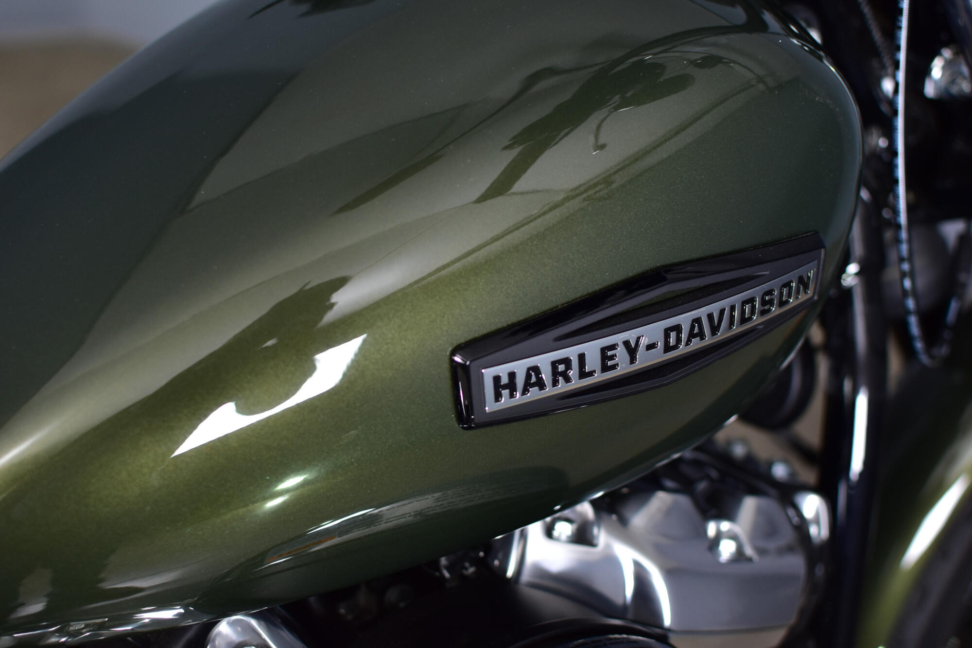2026 Harley-Davidson® Street Bob® Olive Steel Metallic Chrome Laced Wheels, photo 13