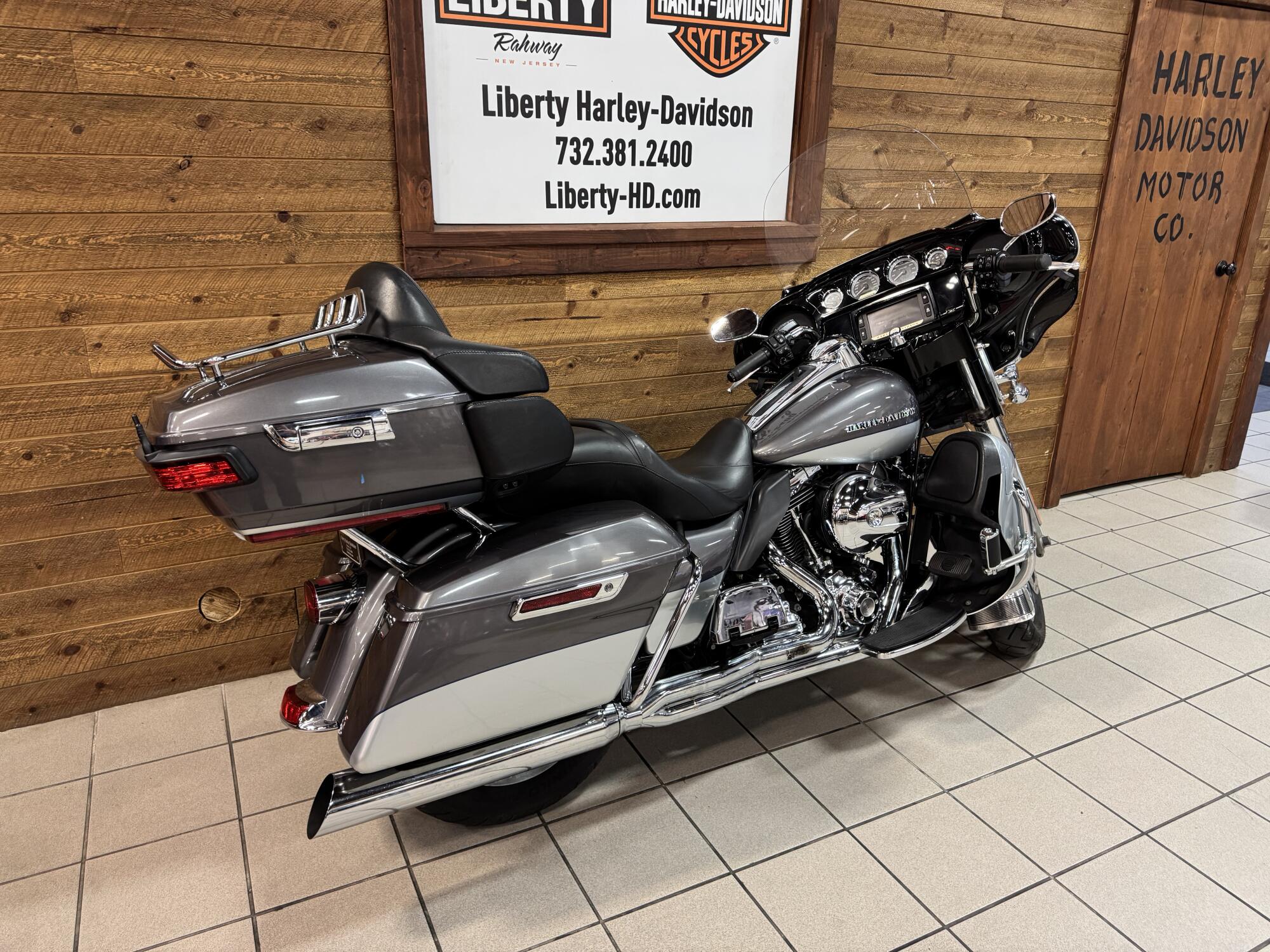 2014 Harley-Davidson® Ultra Limited Charcoal Pearl FLHTK, photo 8