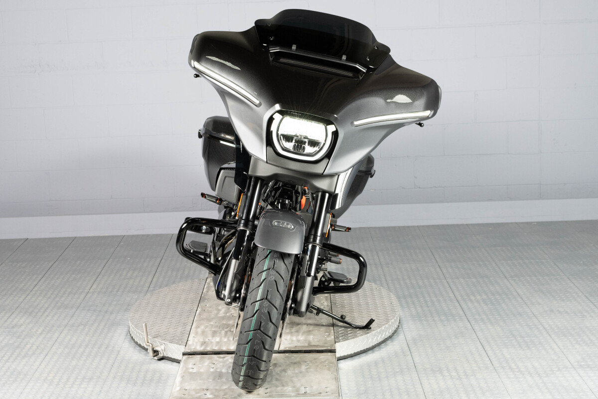 2025 Harley-Davidson® CVO™ Street Glide® FLHXSE, photo 16