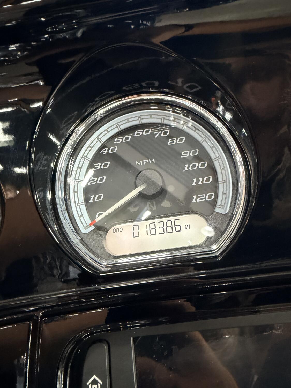 2018 Harley-Davidson® Ultra Limited FLHTK, photo 6