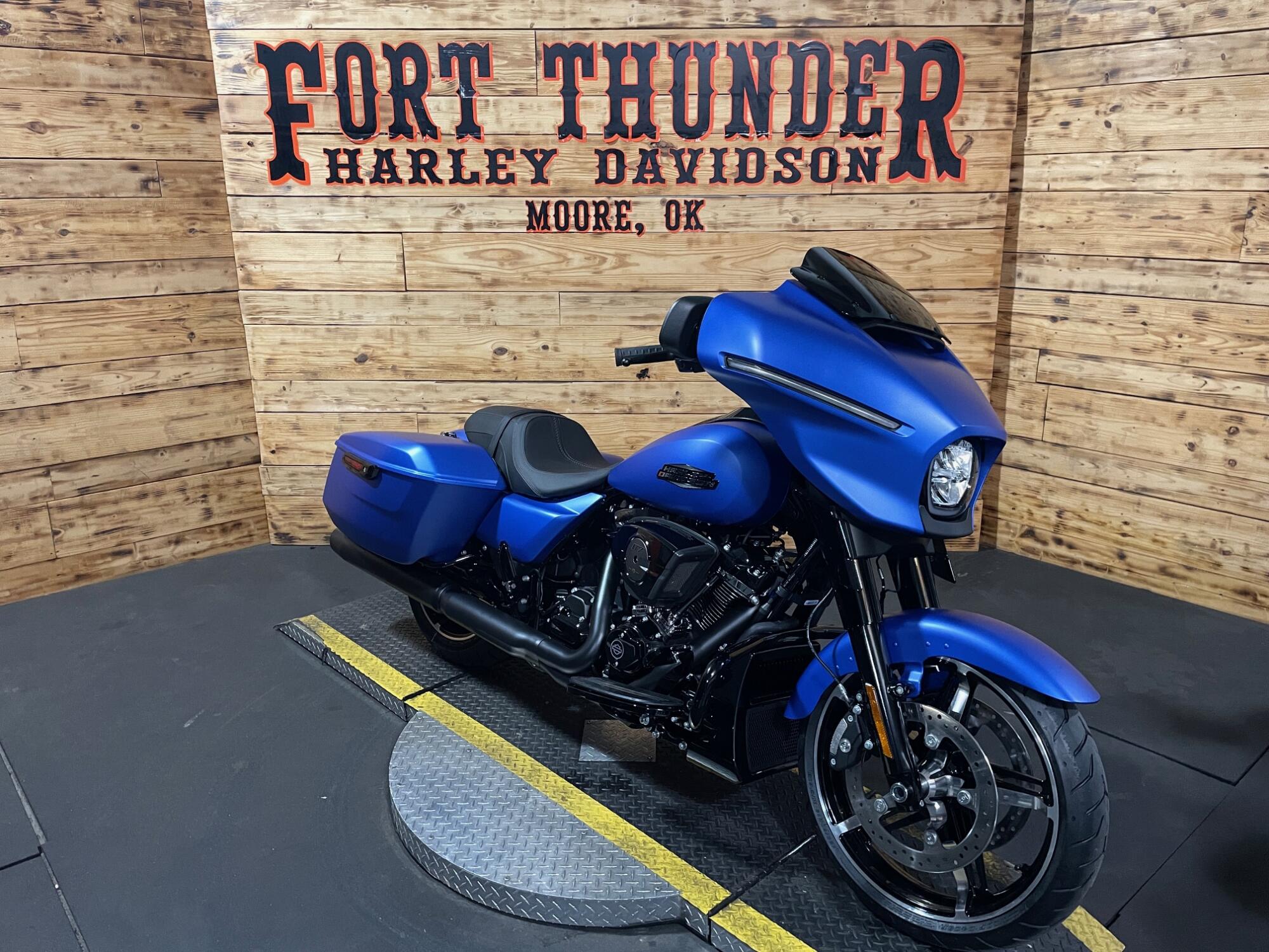 2026 Harley-Davidson® Street Glide® FLHX, photo 3