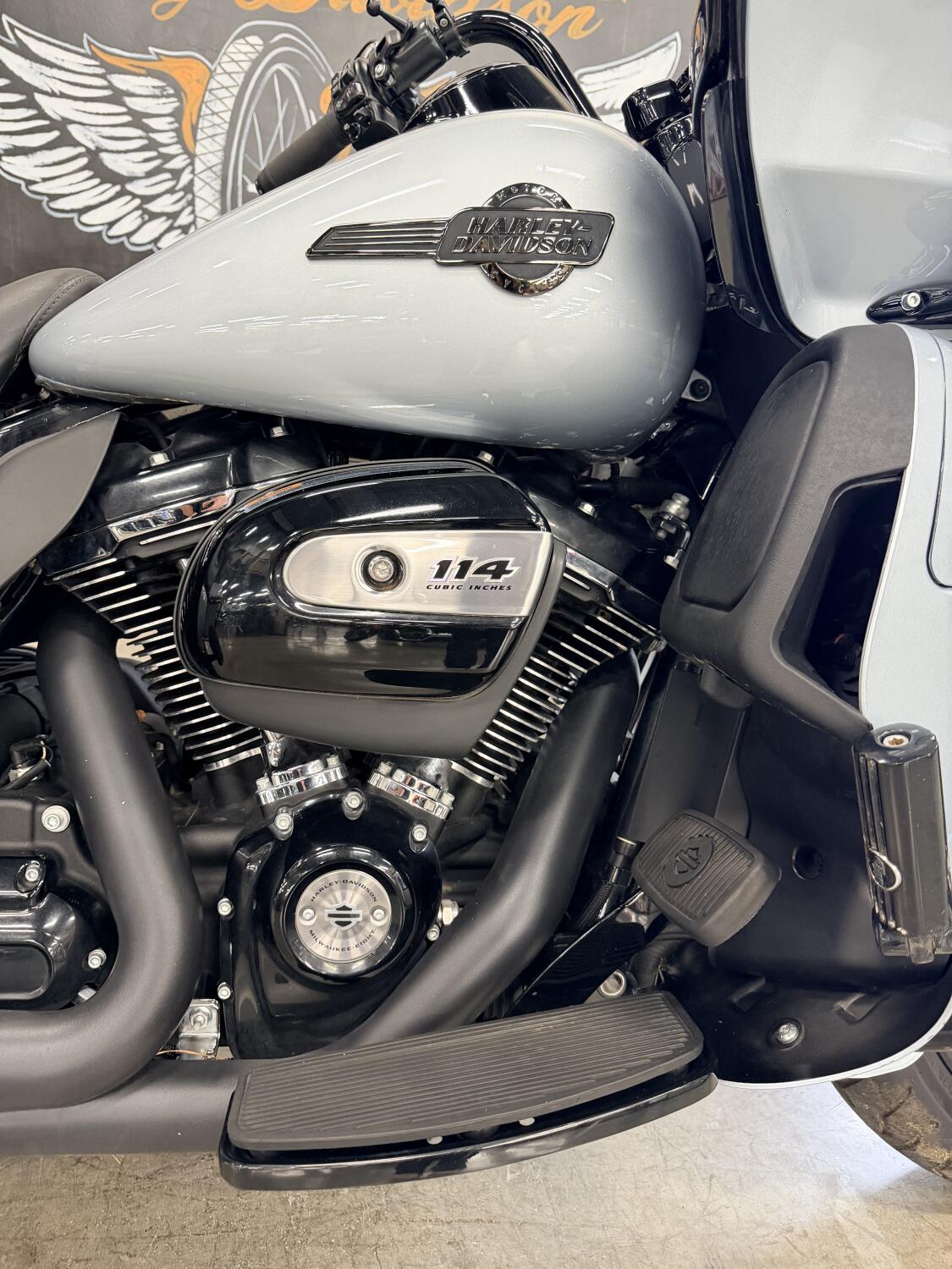 2023 Harley-Davidson® Road Glide® Limited FLTRK, photo 2