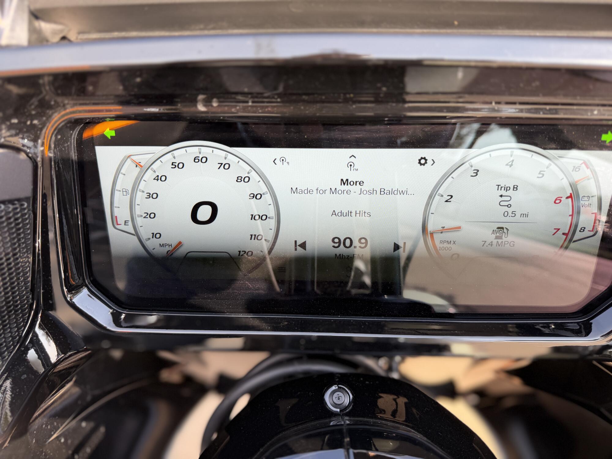 2024 Harley-Davidson® CVO™ Road Glide® ST Golden White Pearl, photo 14