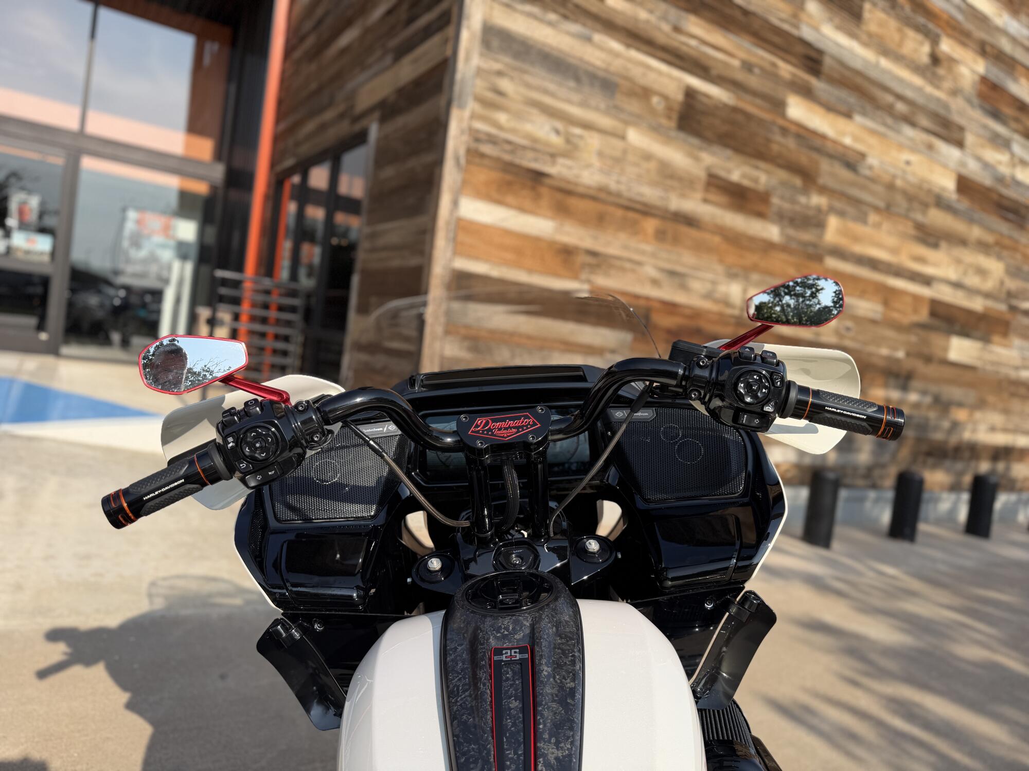 2024 Harley-Davidson® CVO™ Road Glide® ST Golden White Pearl, photo 12