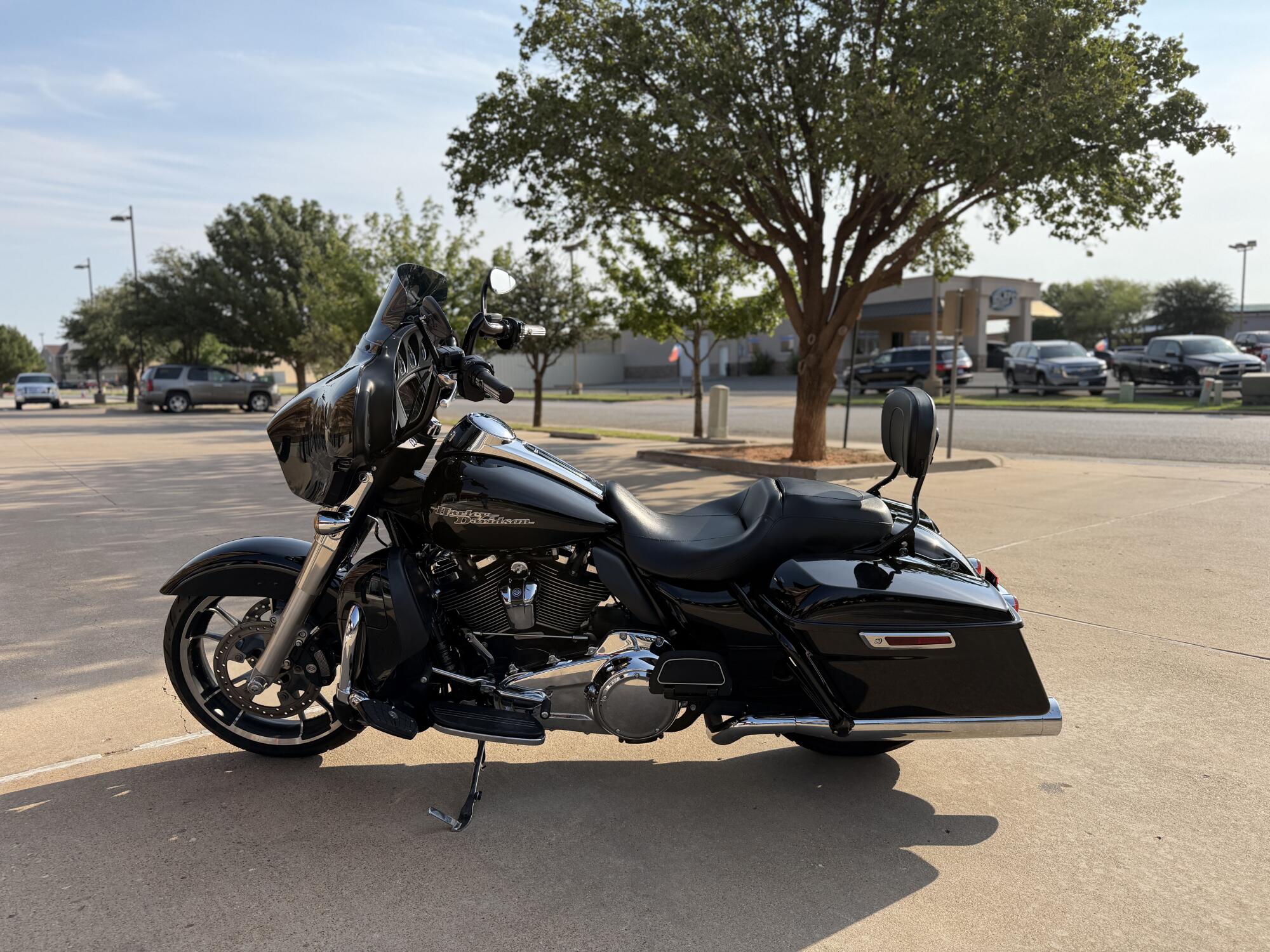 2020 Harley-Davidson® Street Glide® Vivid Black, photo 5