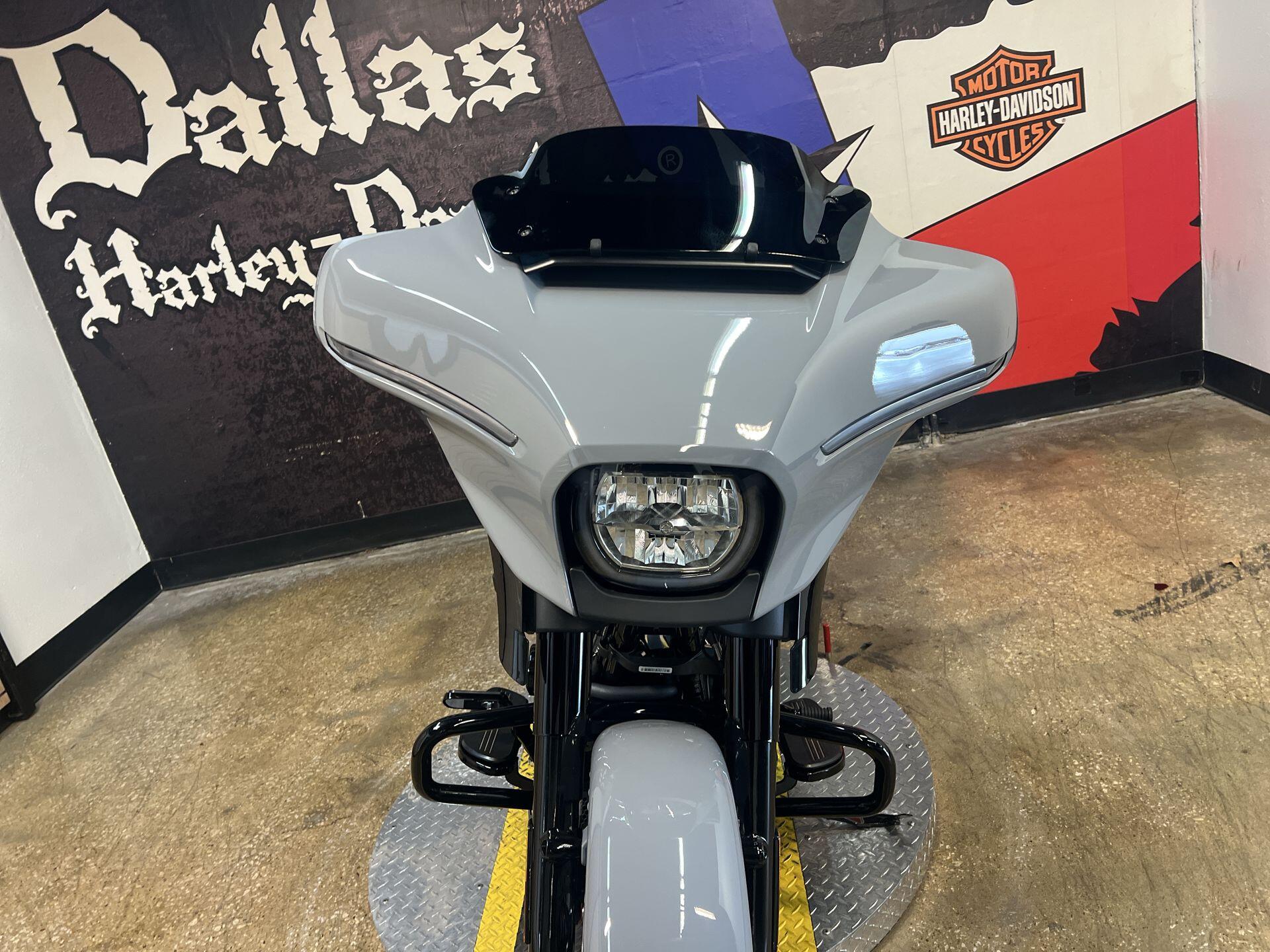 2026 Harley-Davidson® Street Glide® FLHX, photo 10