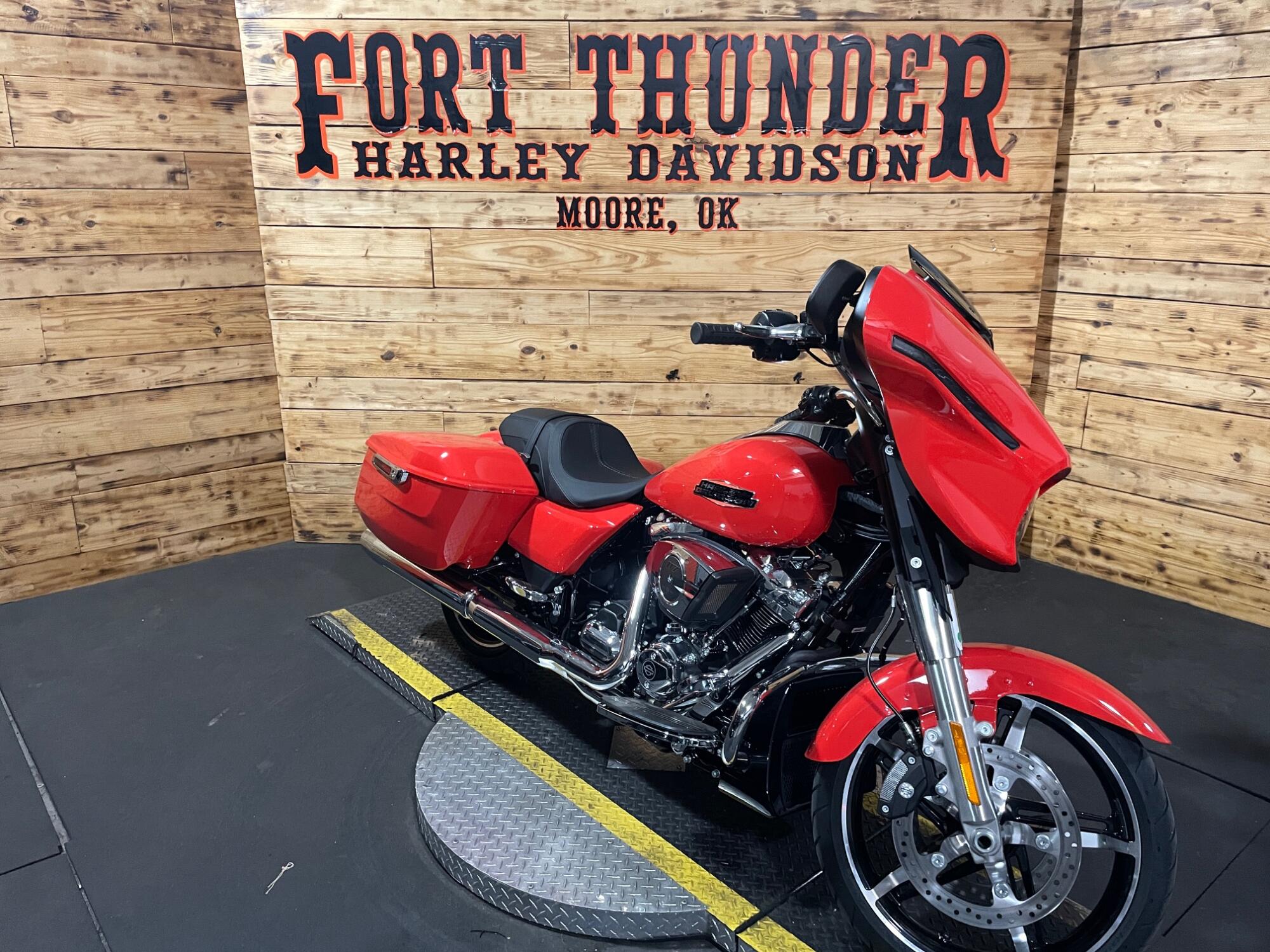 2026 Harley-Davidson® Street Glide® FLHX, photo 3