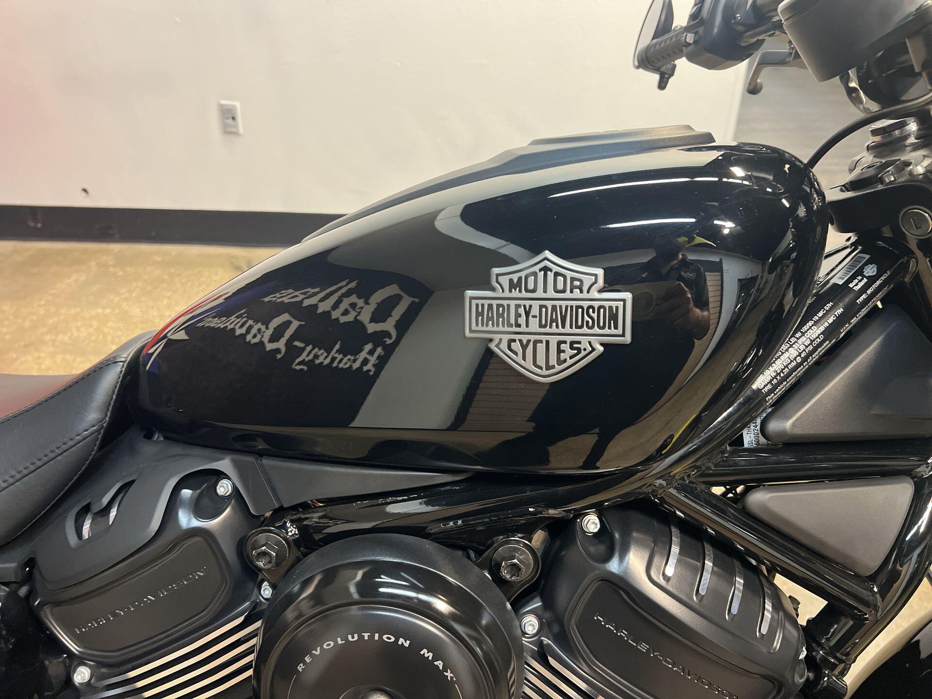 2026 Harley-Davidson® Nightster™ RH975, photo 13