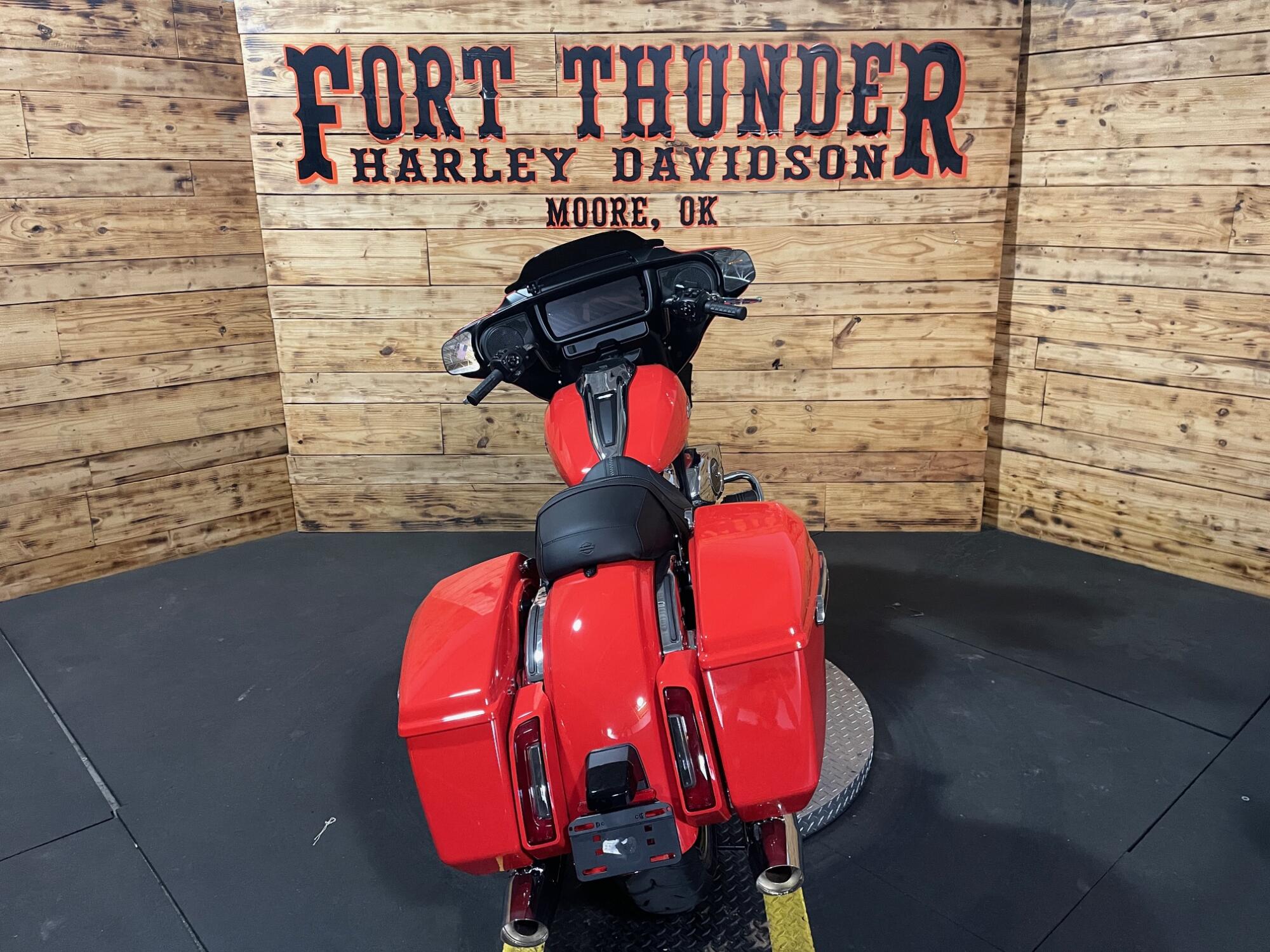 2026 Harley-Davidson® Street Glide® FLHX, photo 11
