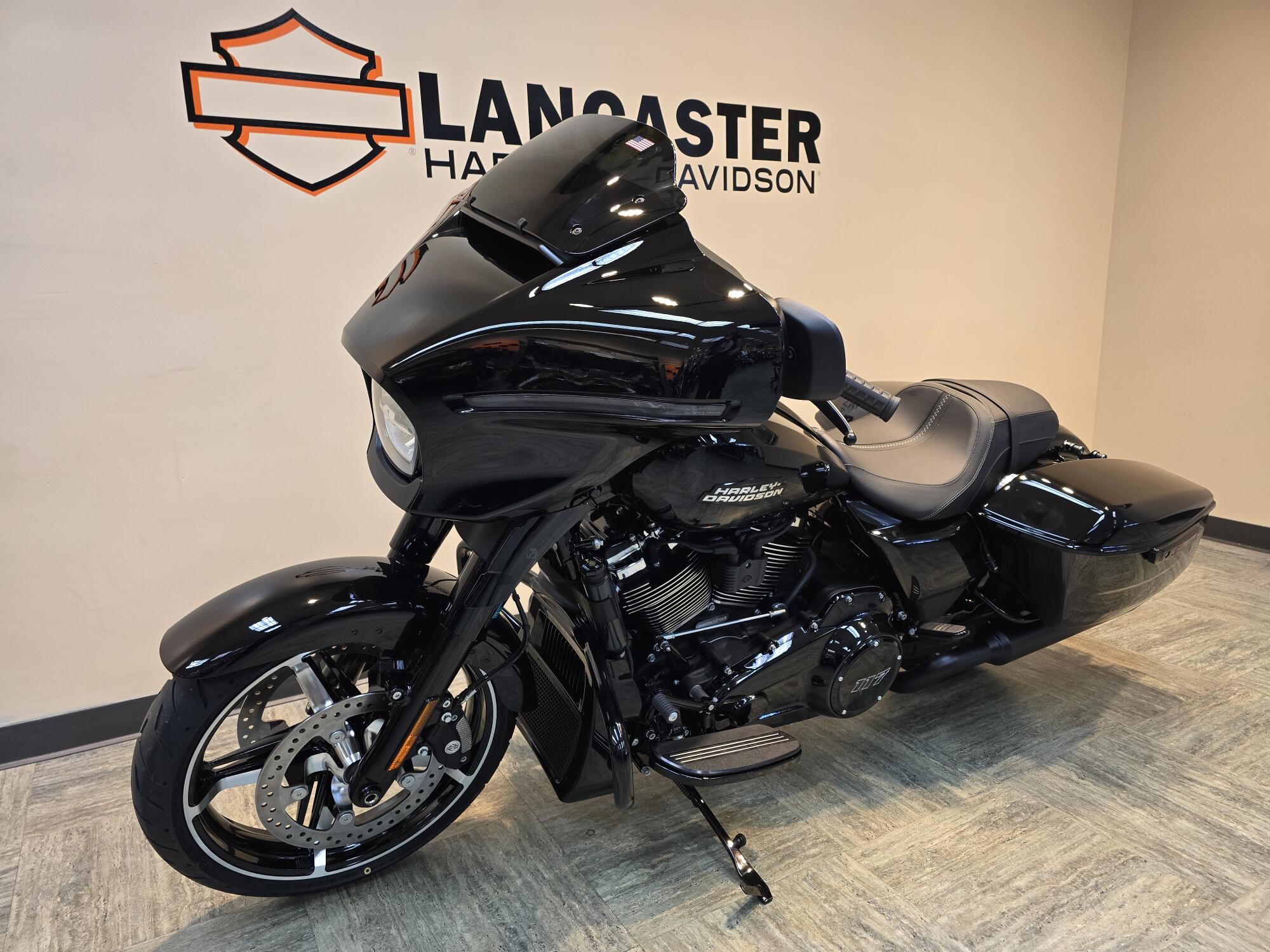 2026 Harley-Davidson® Street Glide® Vivid Black Black Trim FLHX, photo 6