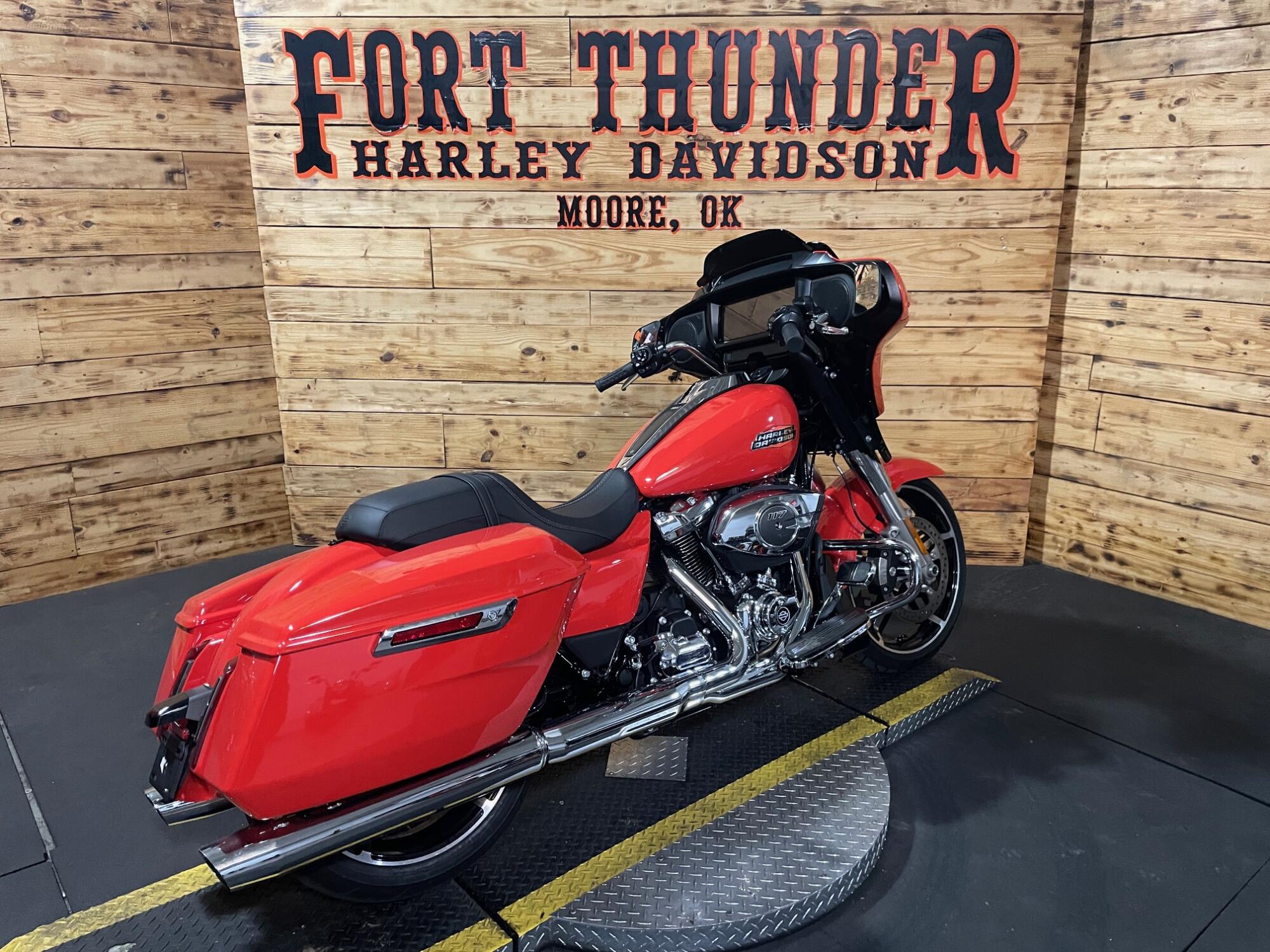 2026 Harley-Davidson® Street Glide® FLHX, photo 14