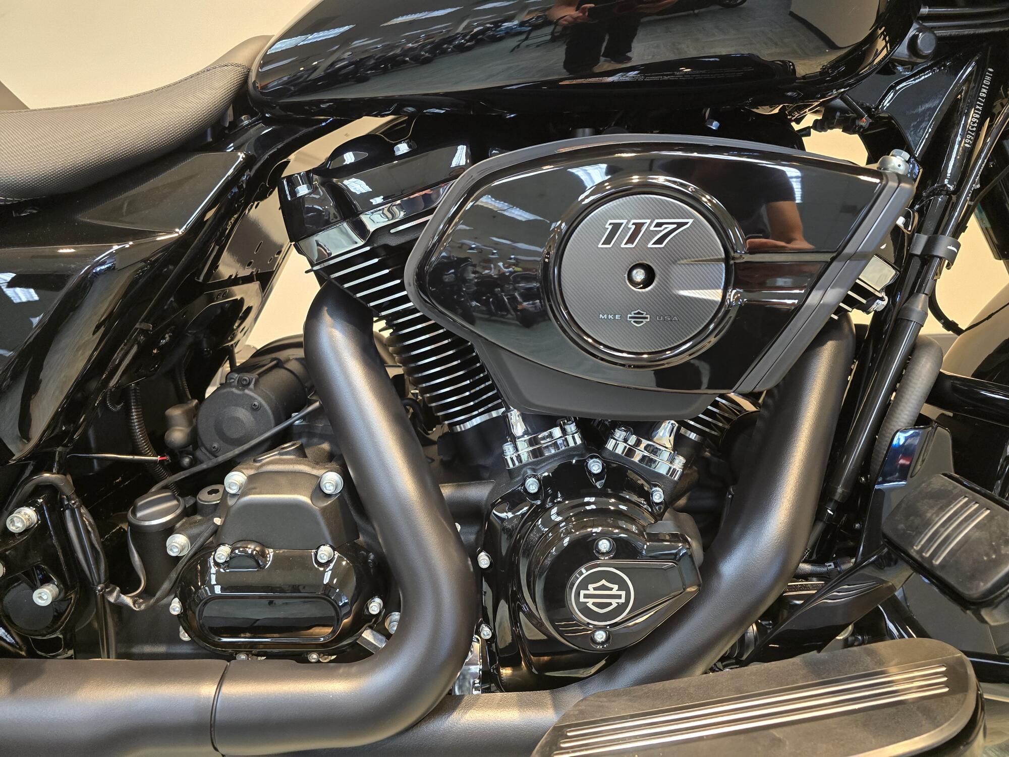 2026 Harley-Davidson® Street Glide® Vivid Black Black Trim FLHX, photo 9