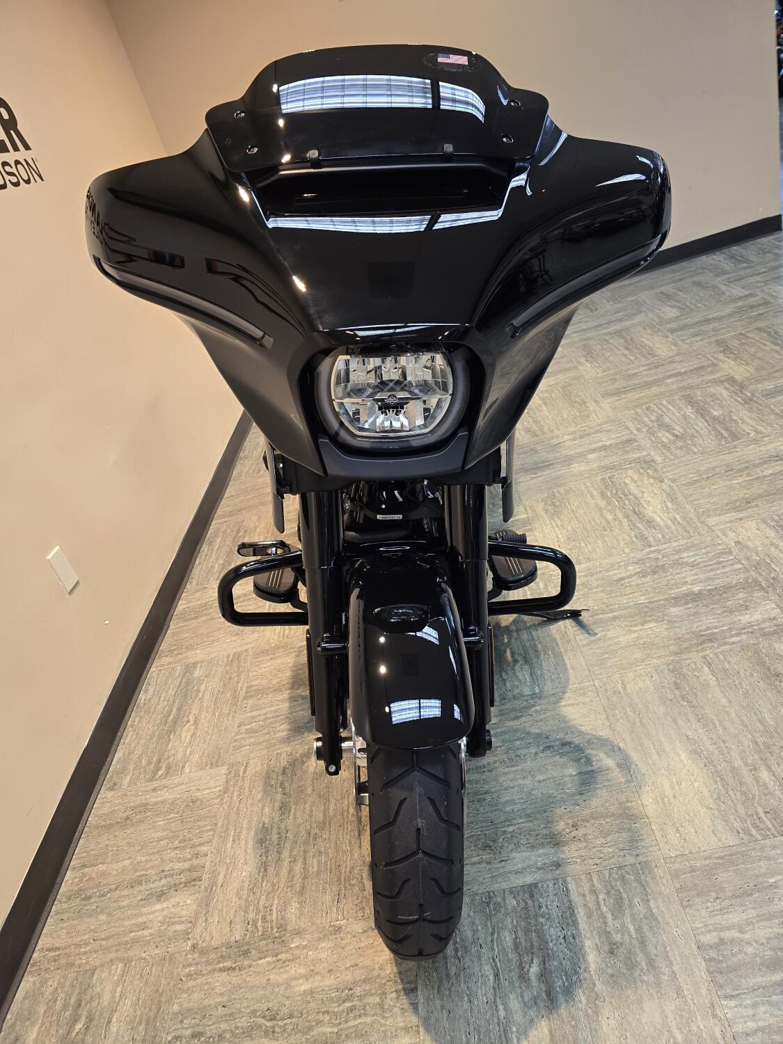 2026 Harley-Davidson® Street Glide® Vivid Black Black Trim FLHX, photo 7