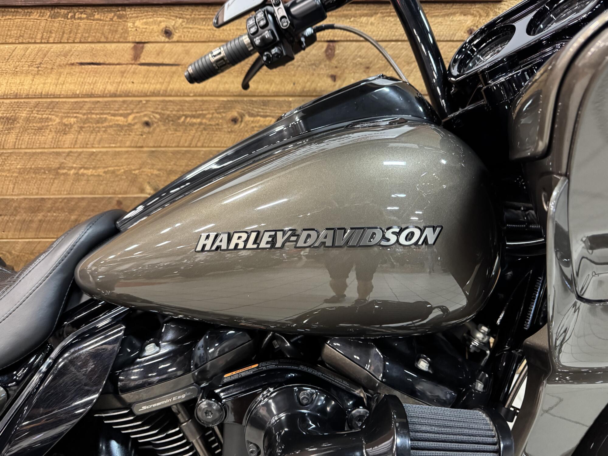 2021 Harley-Davidson® CVO™ Road Glide® Bronze Armor FLTRXSE, photo 2