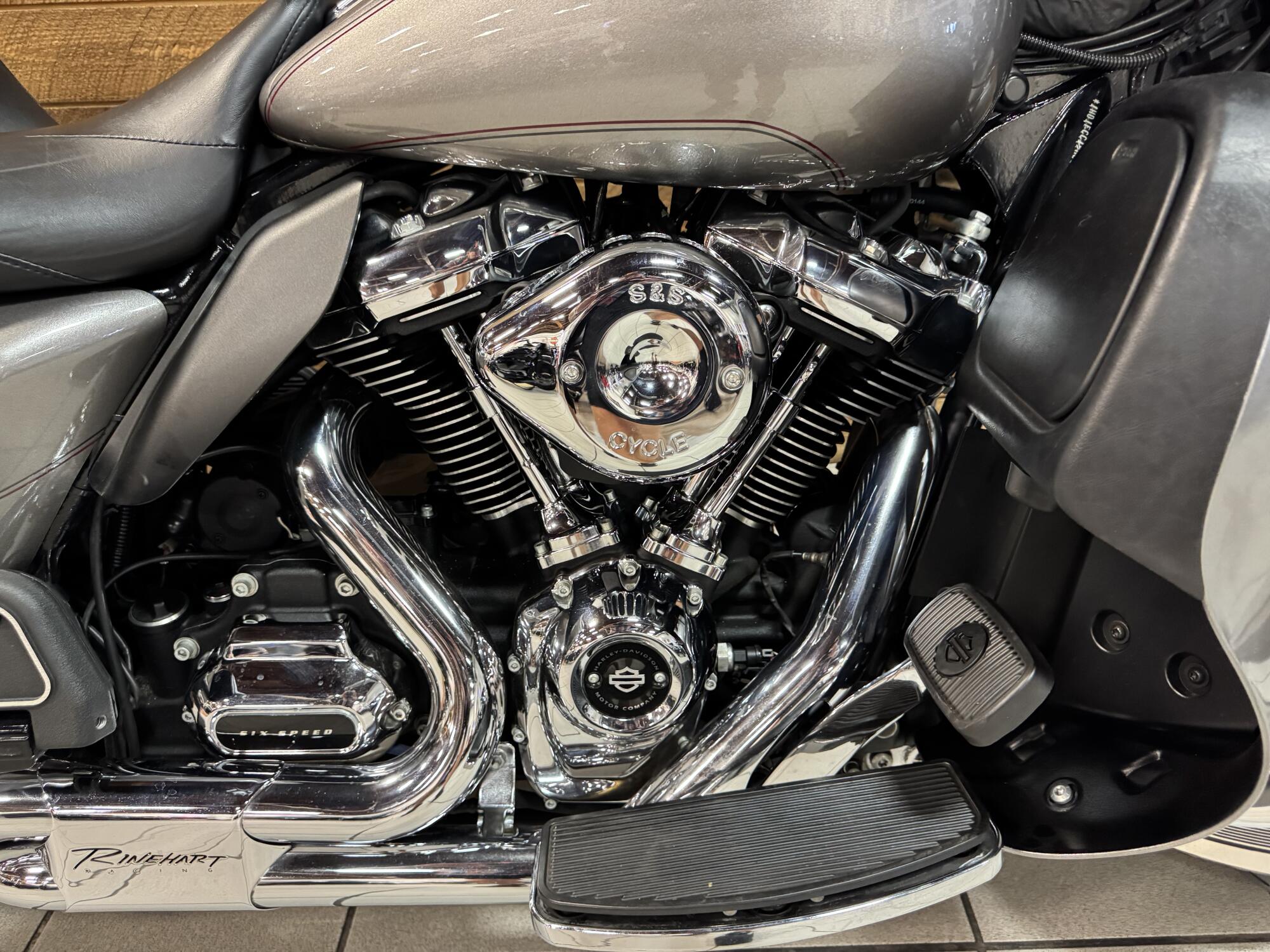 2017 Harley-Davidson® Electra Glide® Ultra Classic® Billet Silver FLHTCU, photo 3