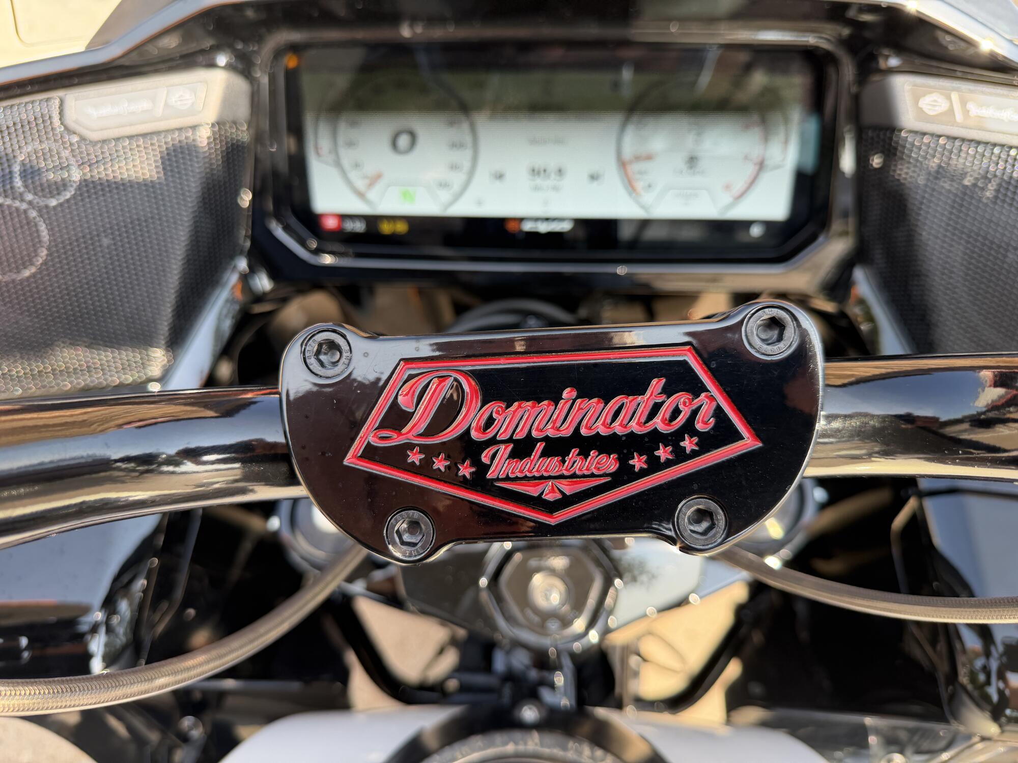 2024 Harley-Davidson® CVO™ Road Glide® ST Golden White Pearl, photo 13