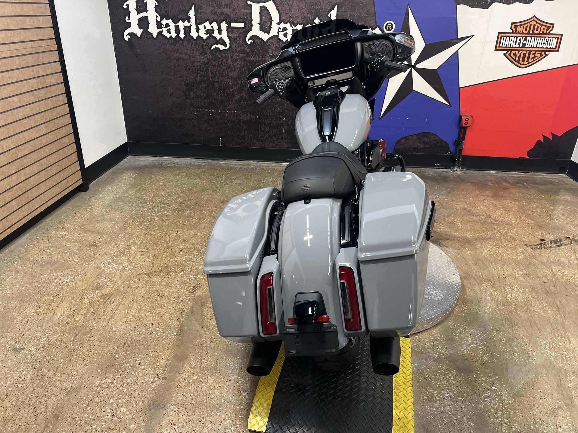 2026 Harley-Davidson® Street Glide® FLHX, photo 9