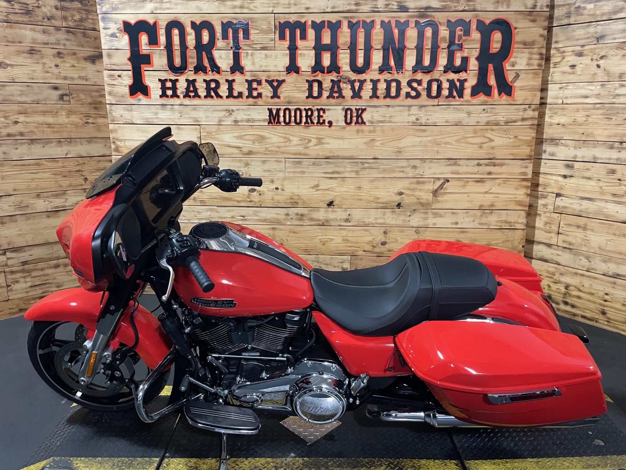 2026 Harley-Davidson® Street Glide® FLHX, photo 8
