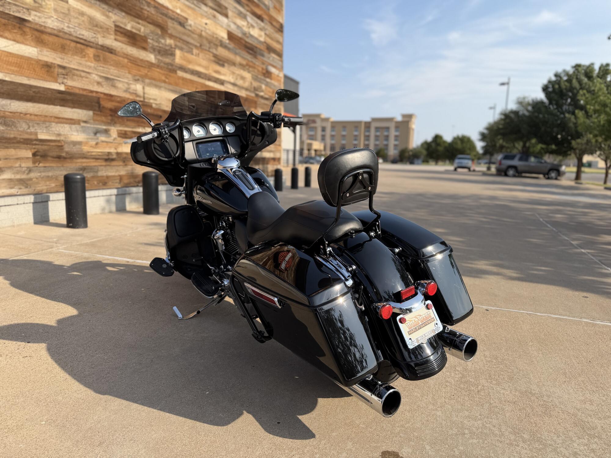 2020 Harley-Davidson® Street Glide® Vivid Black, photo 6