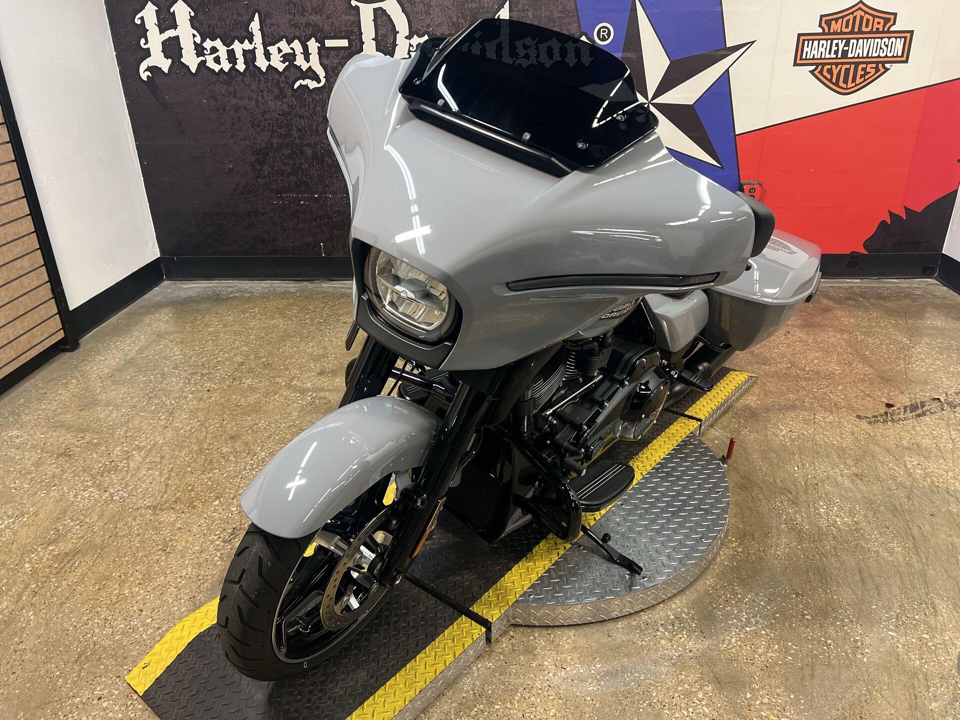 2026 Harley-Davidson® Street Glide® FLHX, photo 4