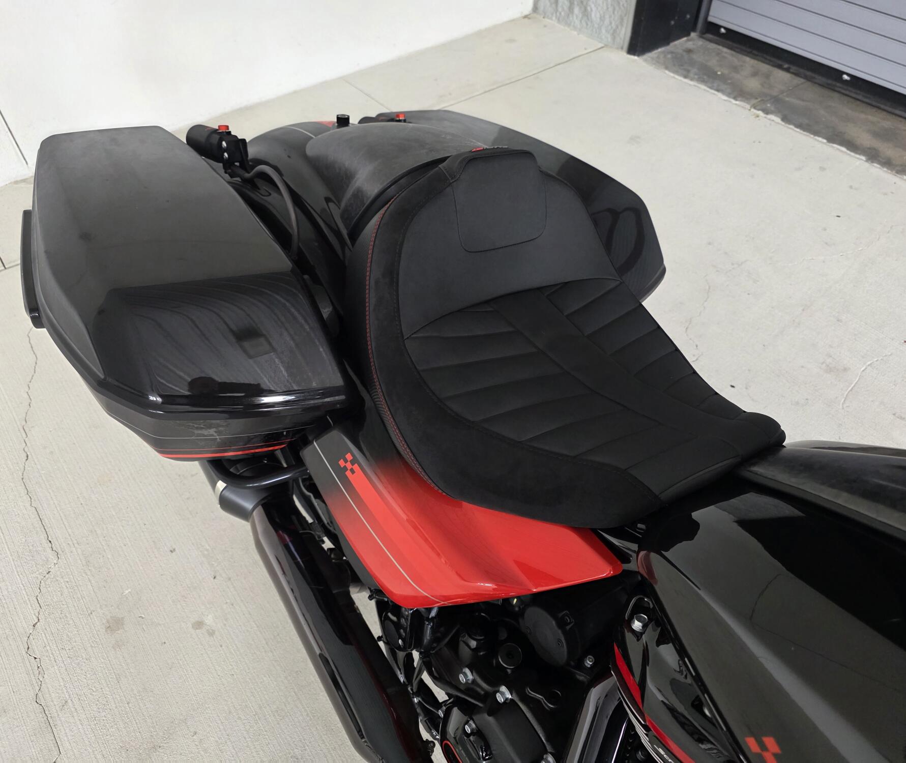 2026 Harley-Davidson® CVO Road Glide ST Citrus Heat, photo 9