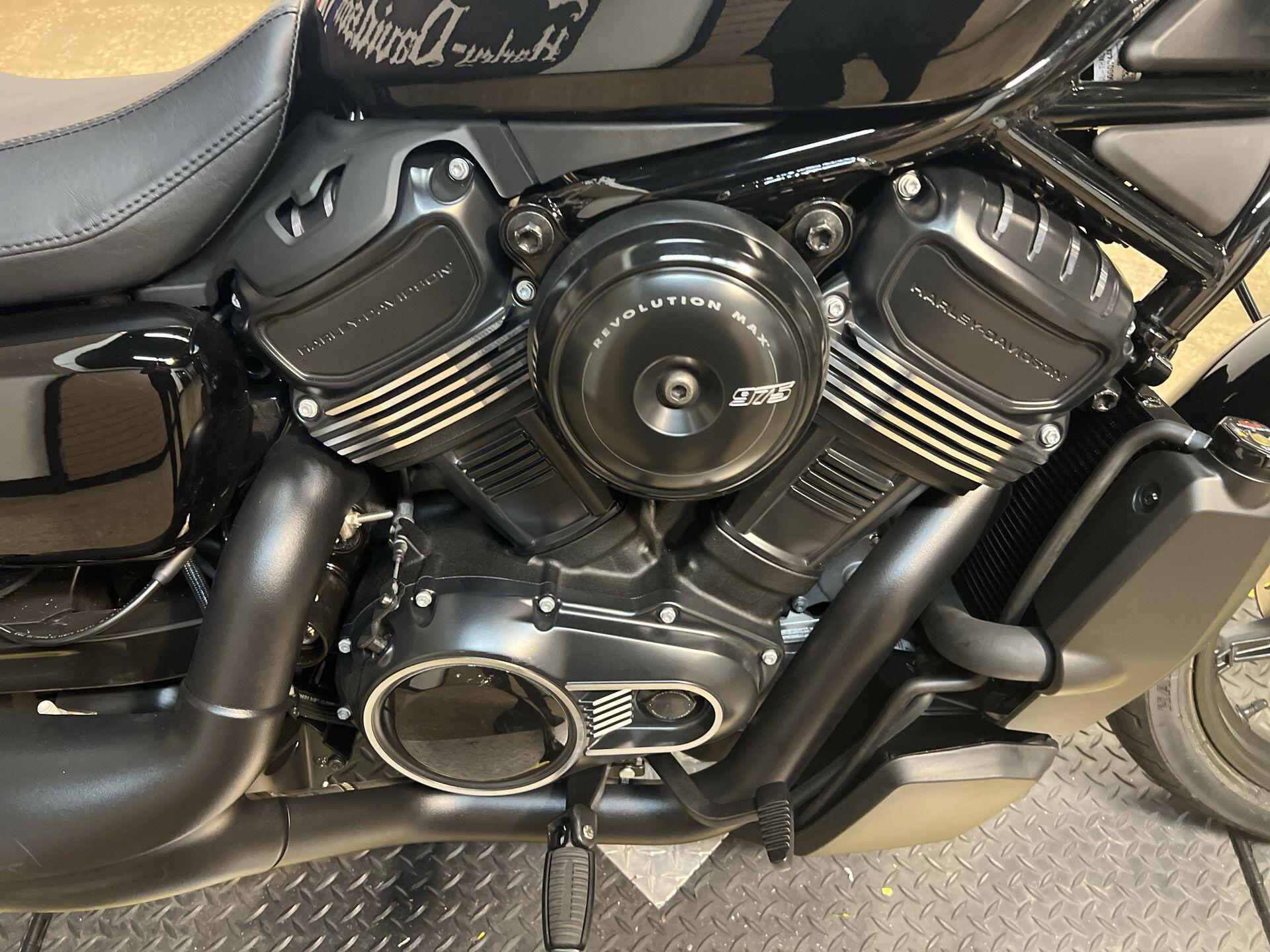 2026 Harley-Davidson® Nightster™ RH975, photo 12