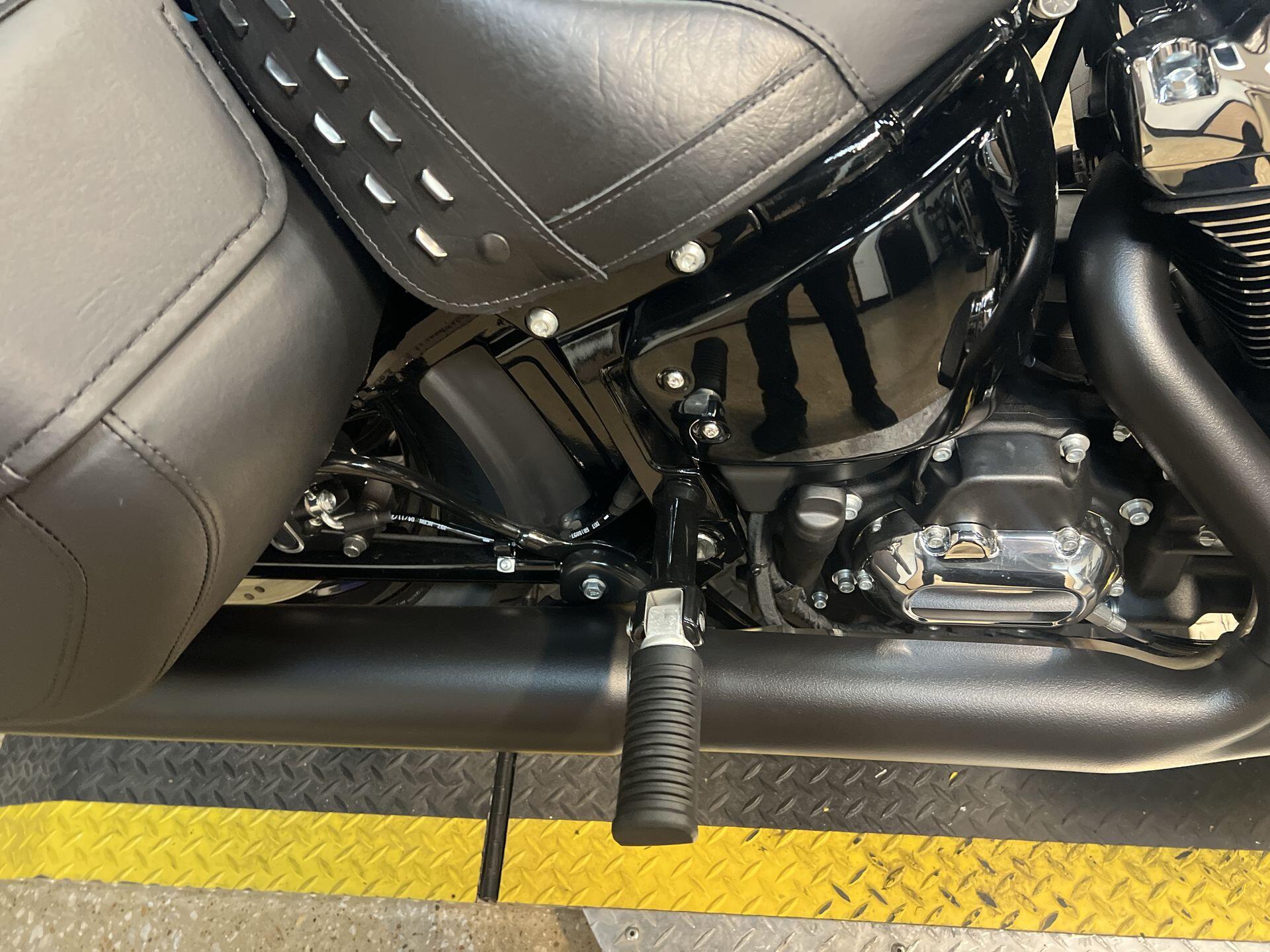 2026 Harley-Davidson® Heritage Classic FLHC, photo 15