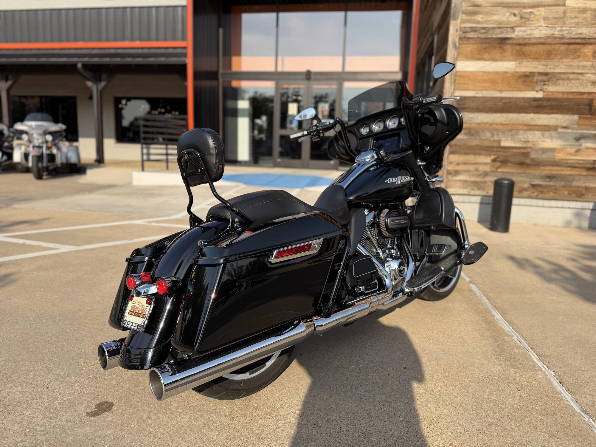 2020 Harley-Davidson® Street Glide® Vivid Black, photo 8