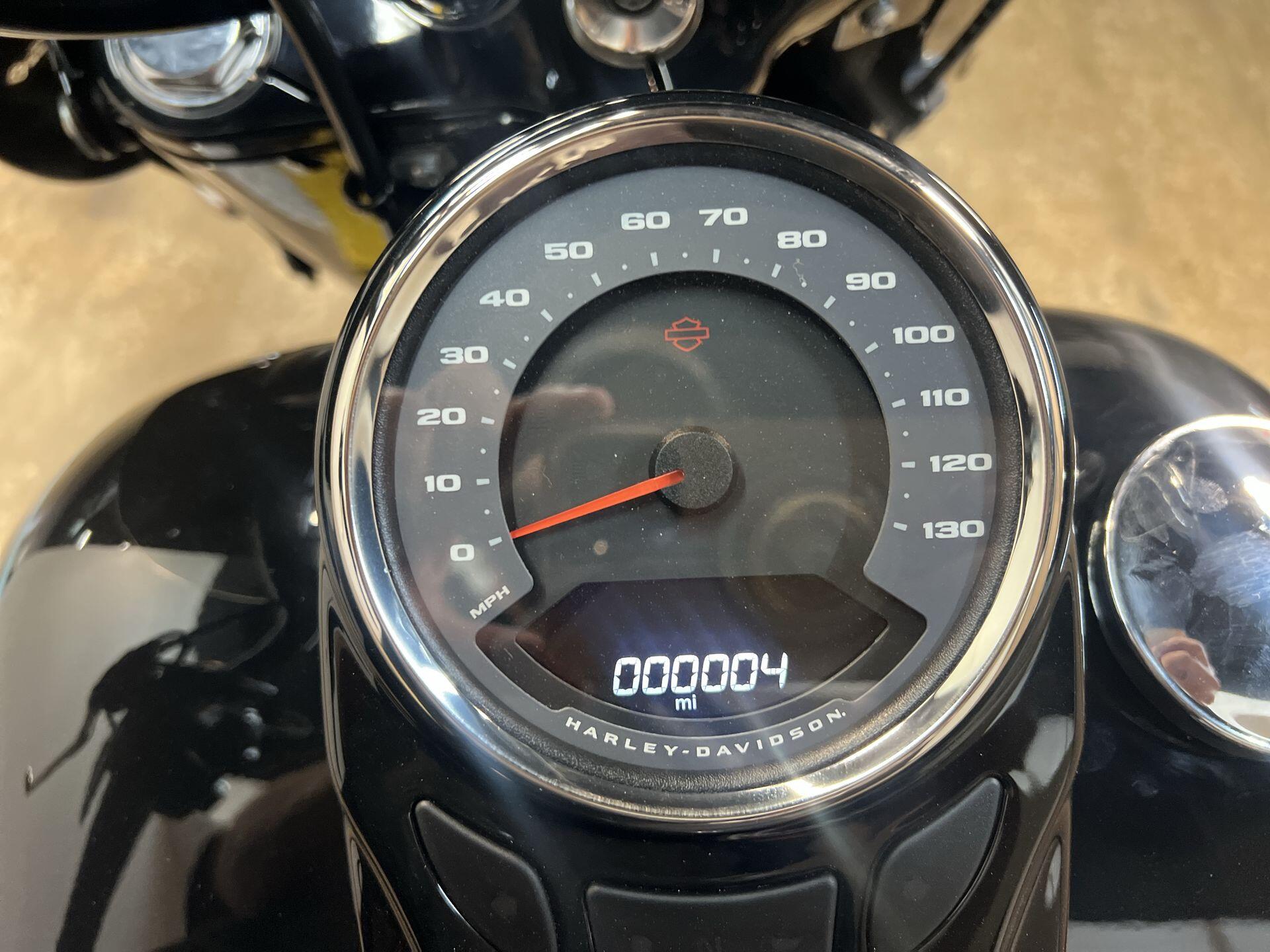 2026 Harley-Davidson® Heritage Classic FLHC, photo 19