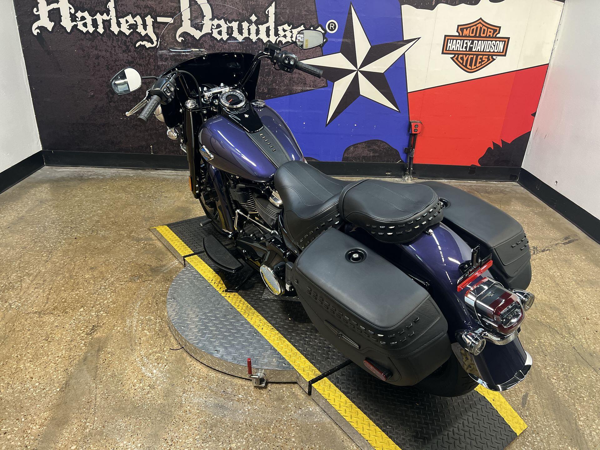2026 Harley-Davidson® Heritage Classic FLHC, photo 2