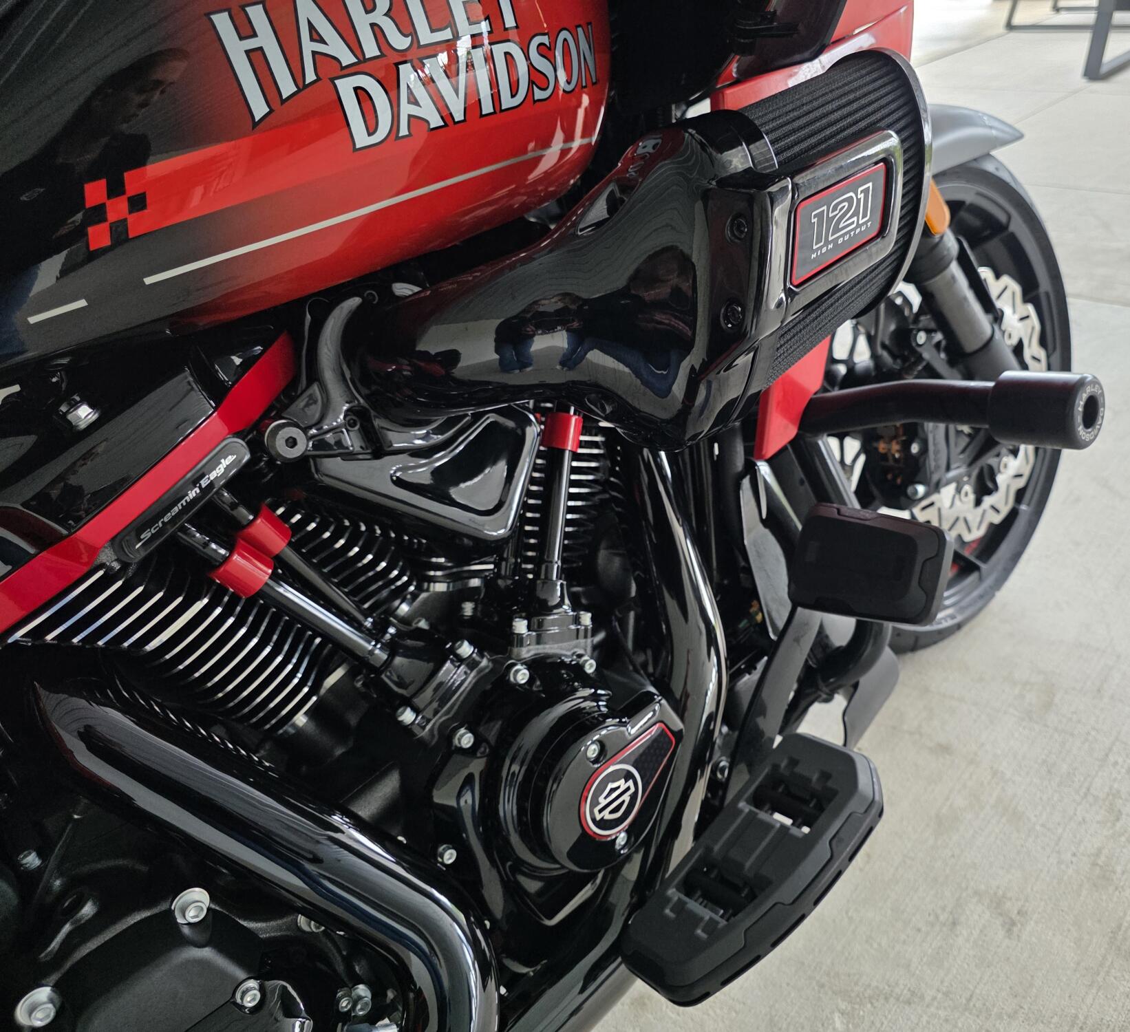2026 Harley-Davidson® CVO Road Glide ST Citrus Heat, photo 7
