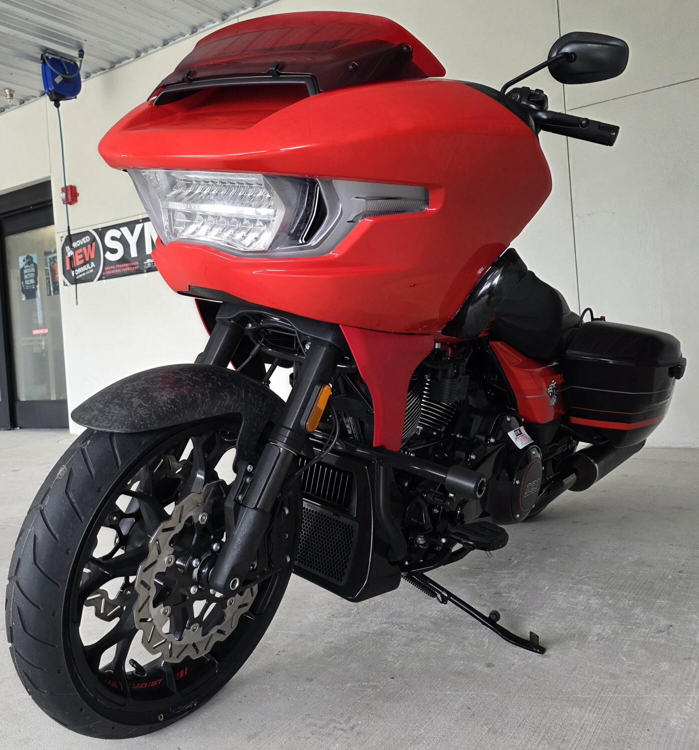 2026 Harley-Davidson® CVO Road Glide ST Citrus Heat, photo 16