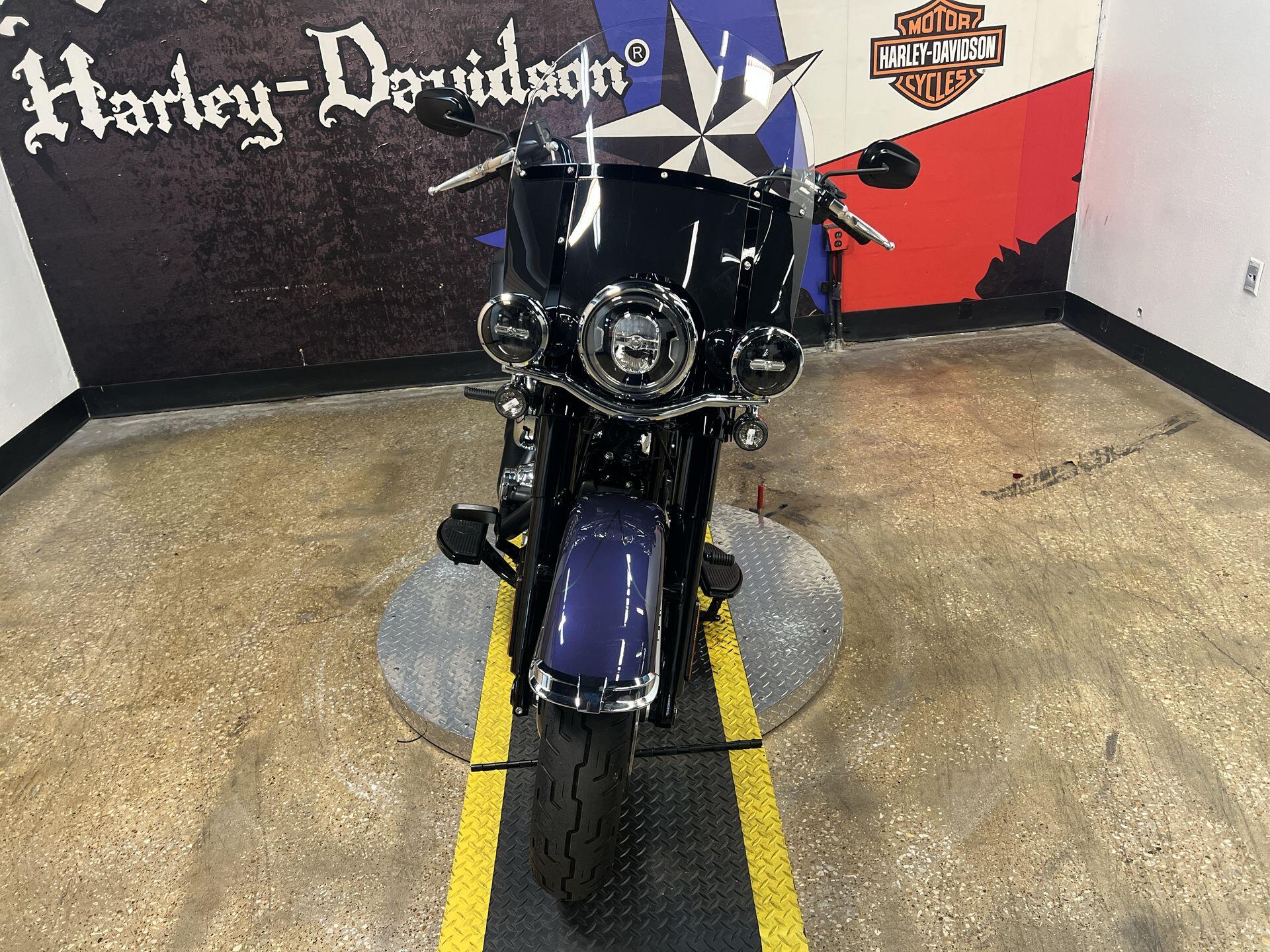 2026 Harley-Davidson® Heritage Classic FLHC, photo 5