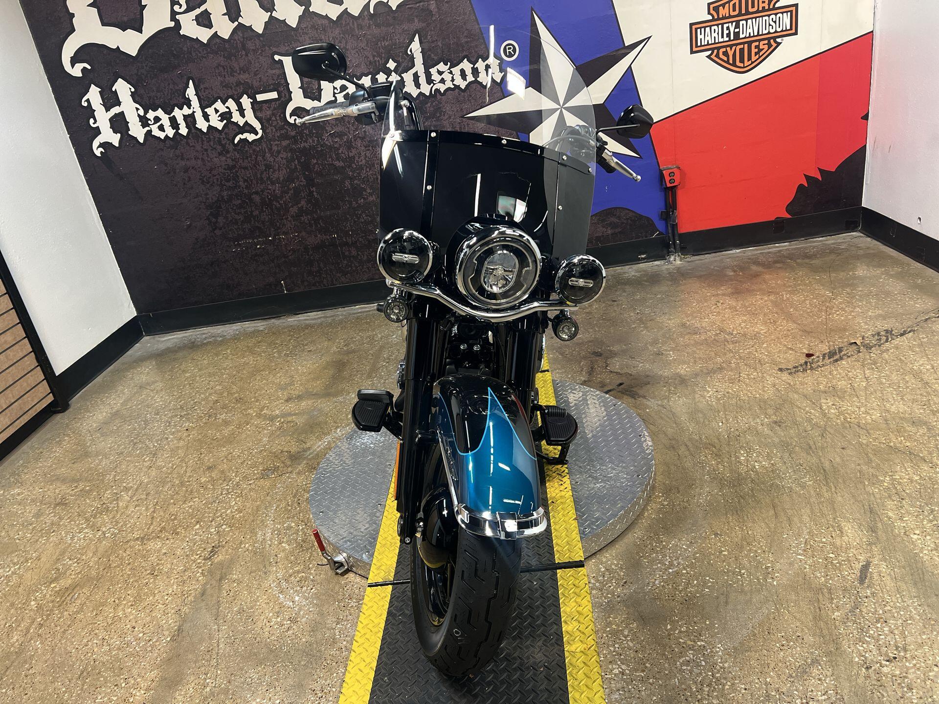 2026 Harley-Davidson® Heritage Classic FLHC, photo 5