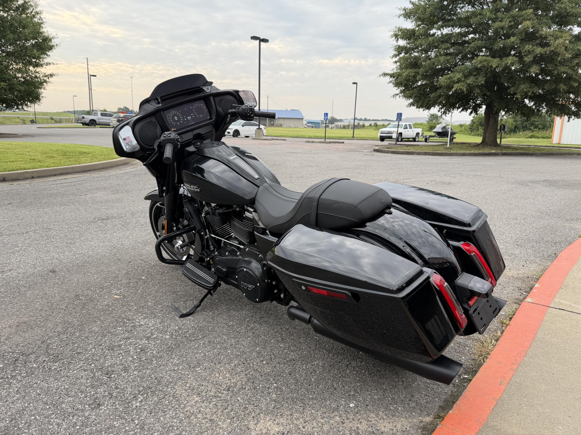 2026 Harley-Davidson® Street Glide® Vivid Black - Black Finish, photo 8