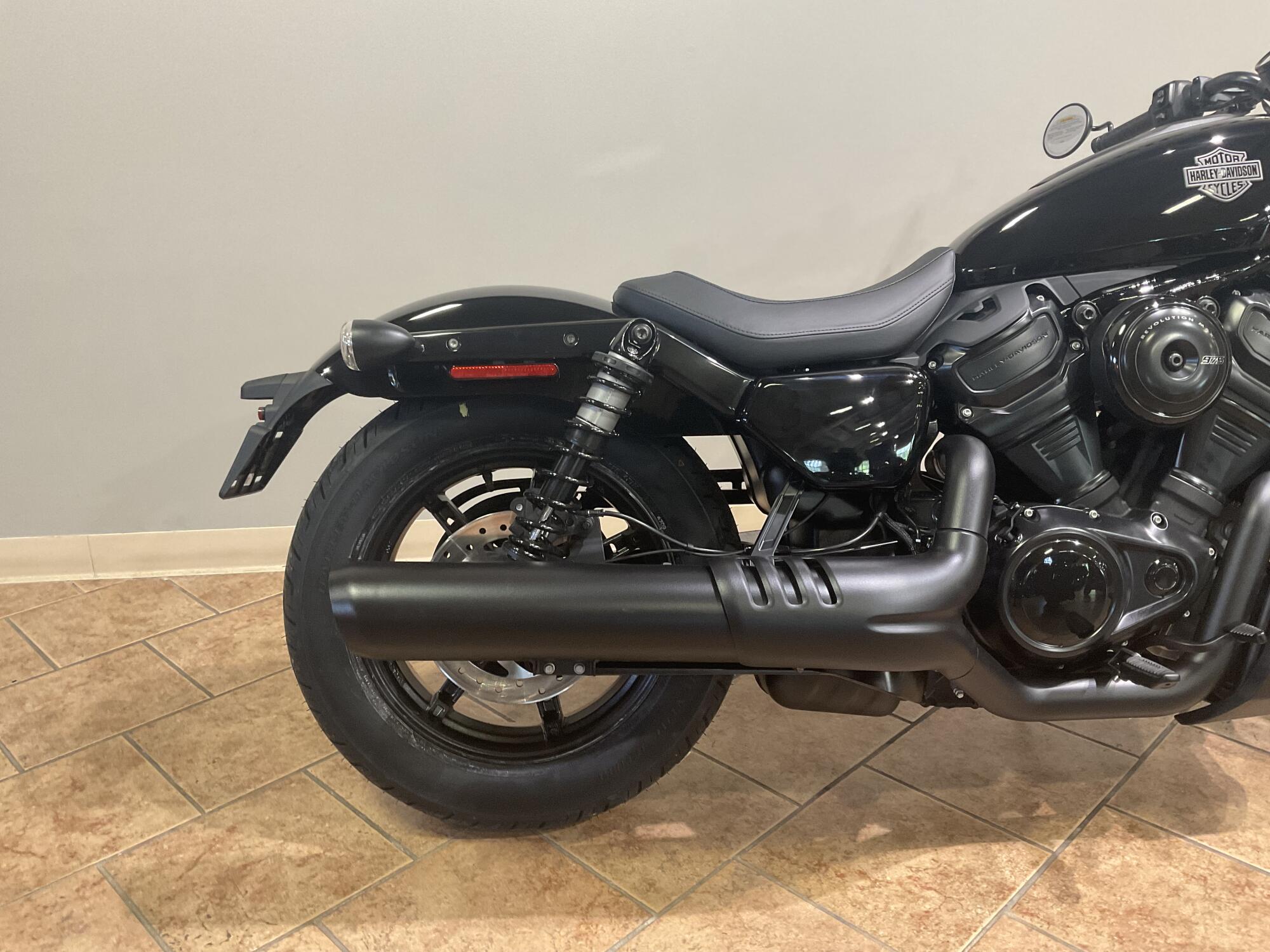 2026 Harley-Davidson® Nightster® Vivid Black Black Trim RH975, photo 6