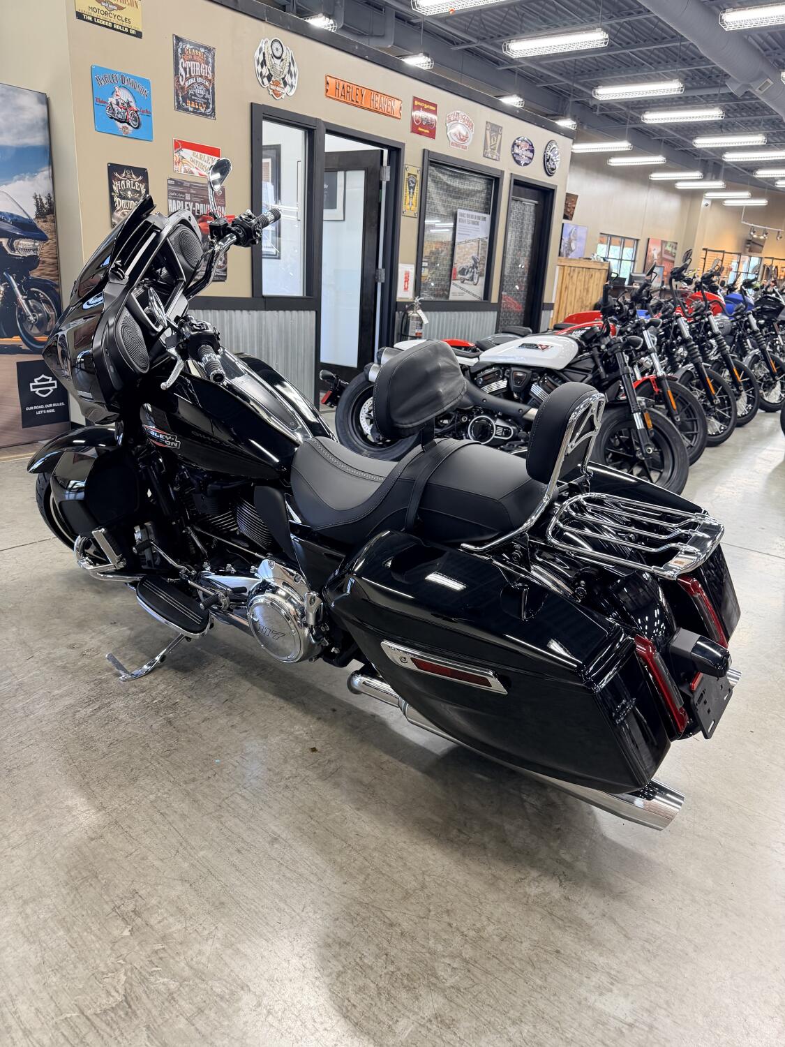 2025 Harley-Davidson® Street Glide™ FLHX, photo 10