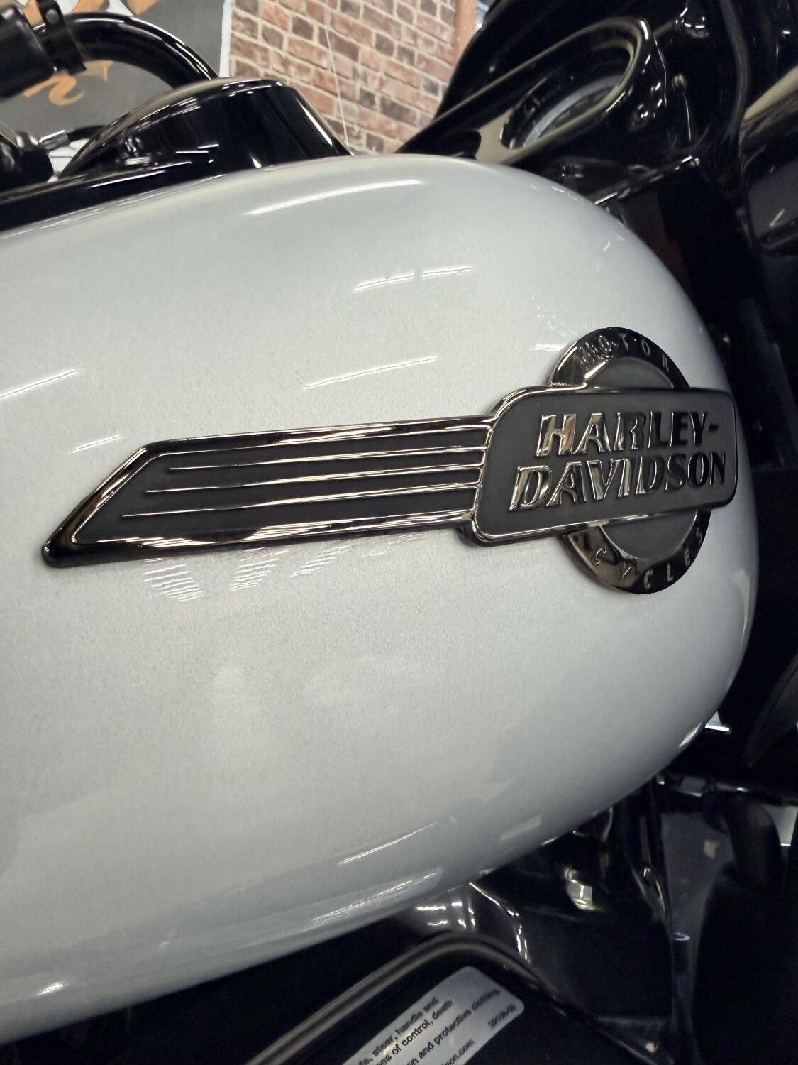 2023 Harley-Davidson® Road Glide® Limited FLTRK, photo 3