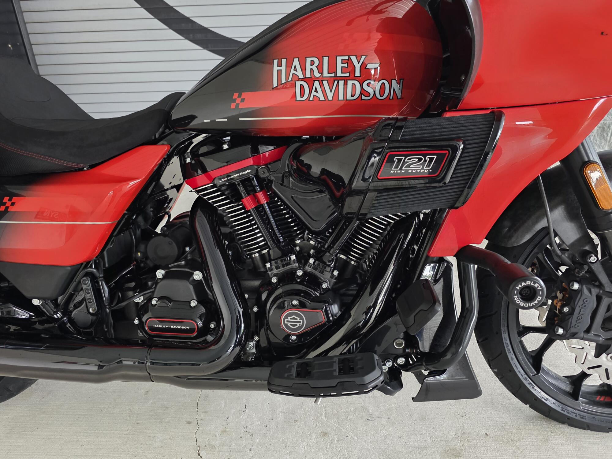 2026 Harley-Davidson® CVO Road Glide ST Citrus Heat, photo 6
