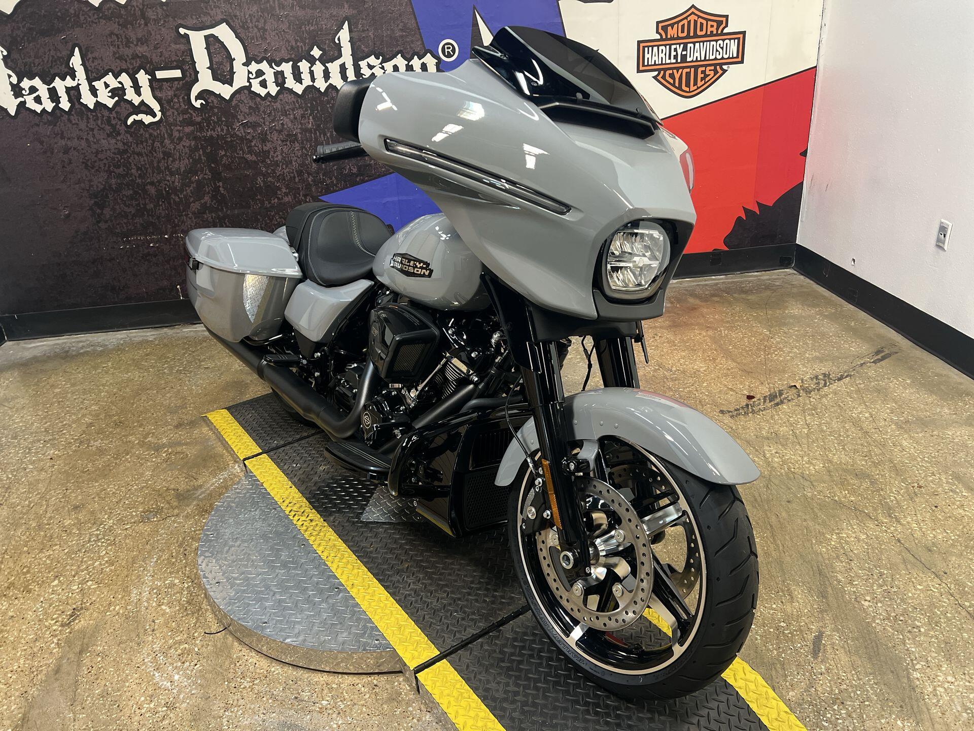 2026 Harley-Davidson® Street Glide® FLHX, photo 6