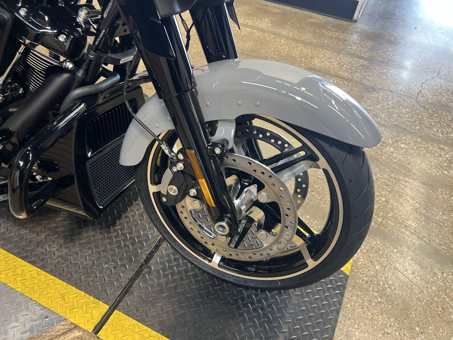 2026 Harley-Davidson® Street Glide® FLHX, photo 11