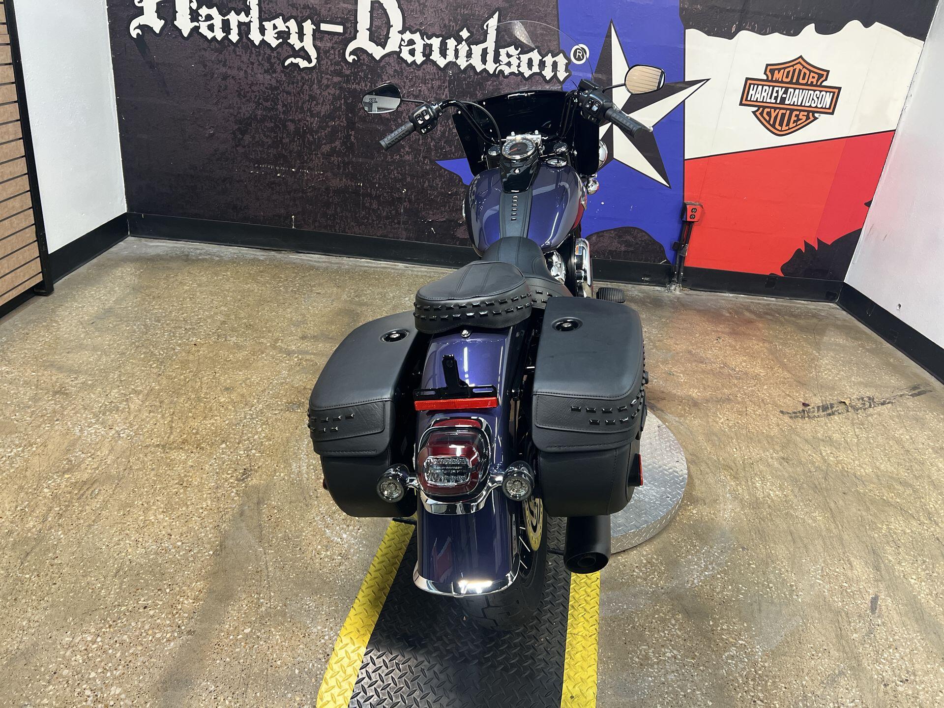 2026 Harley-Davidson® Heritage Classic FLHC, photo 9
