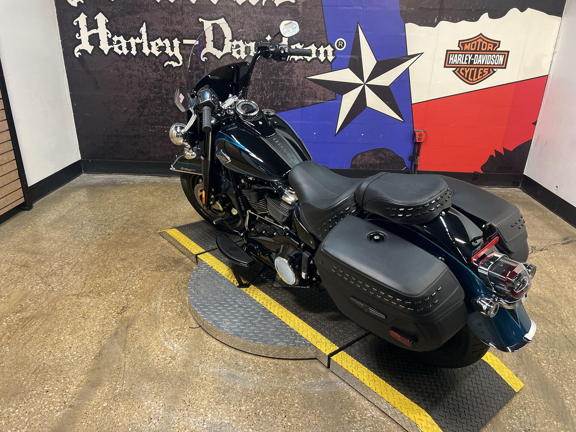 2026 Harley-Davidson® Heritage Classic FLHC, photo 2