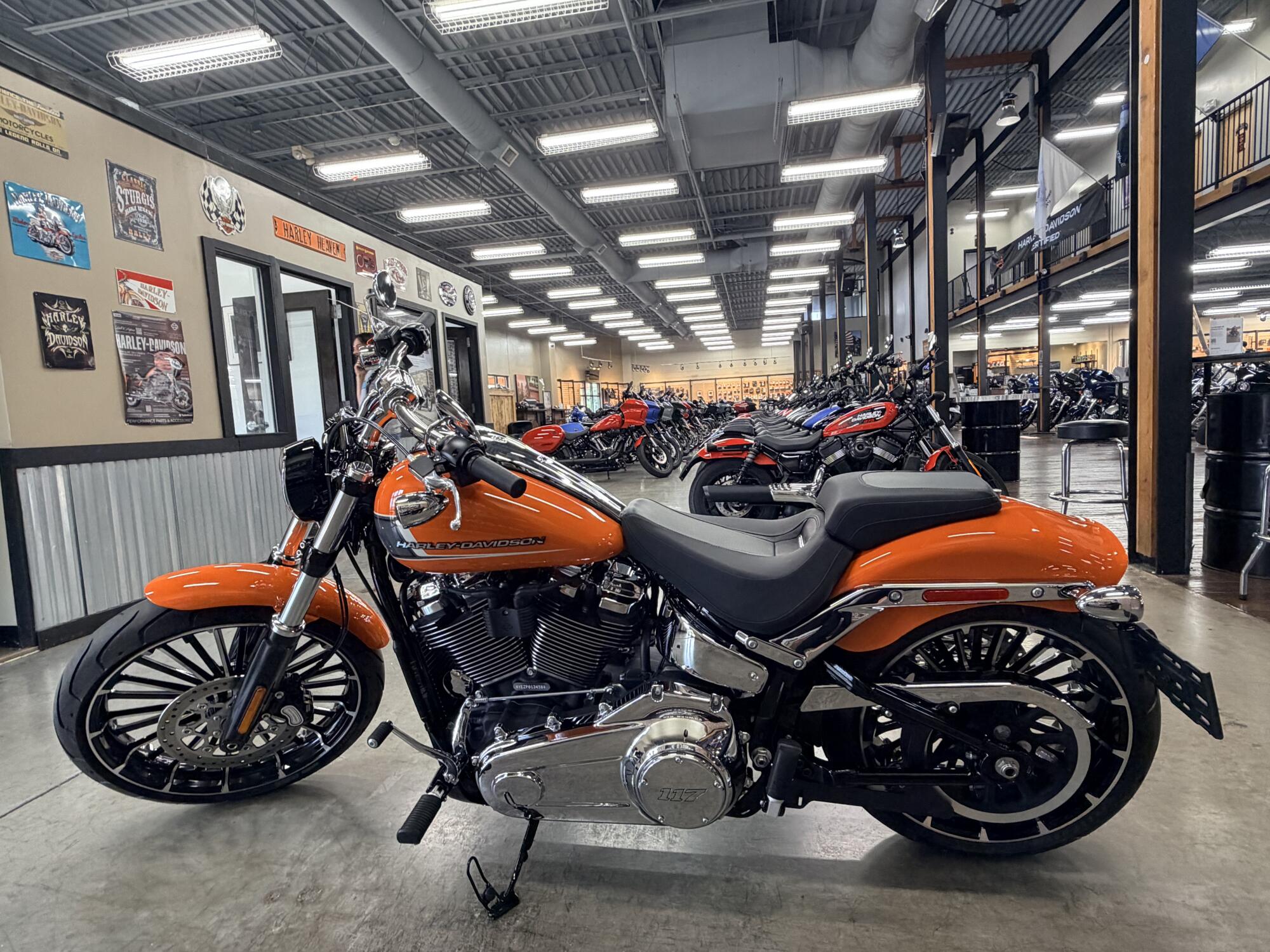 2023 Harley-Davidson® Breakout™ FXBR, photo 11