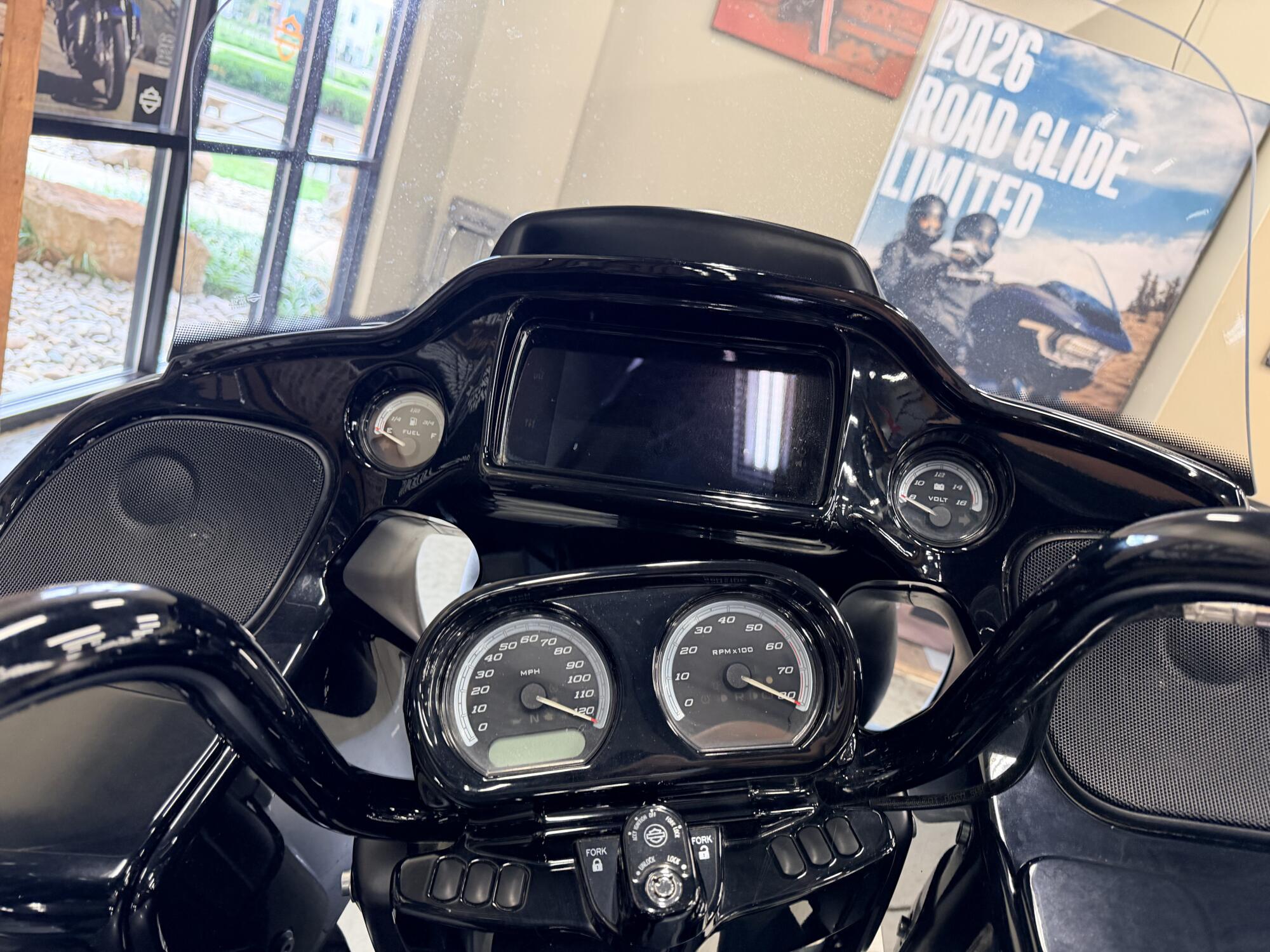 2023 Harley-Davidson® Road Glide® Limited FLTRK, photo 6