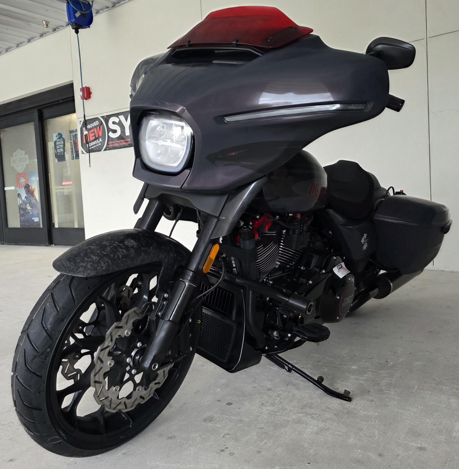 2026 Harley-Davidson® CVO Street Glide ST Inferno Gray, photo 10