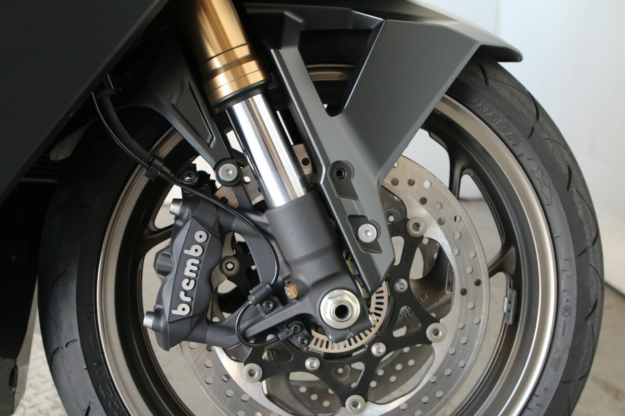 2025 Suzuki GSX-S1000GT+ Metallic Oort Gray No. 3, photo 15