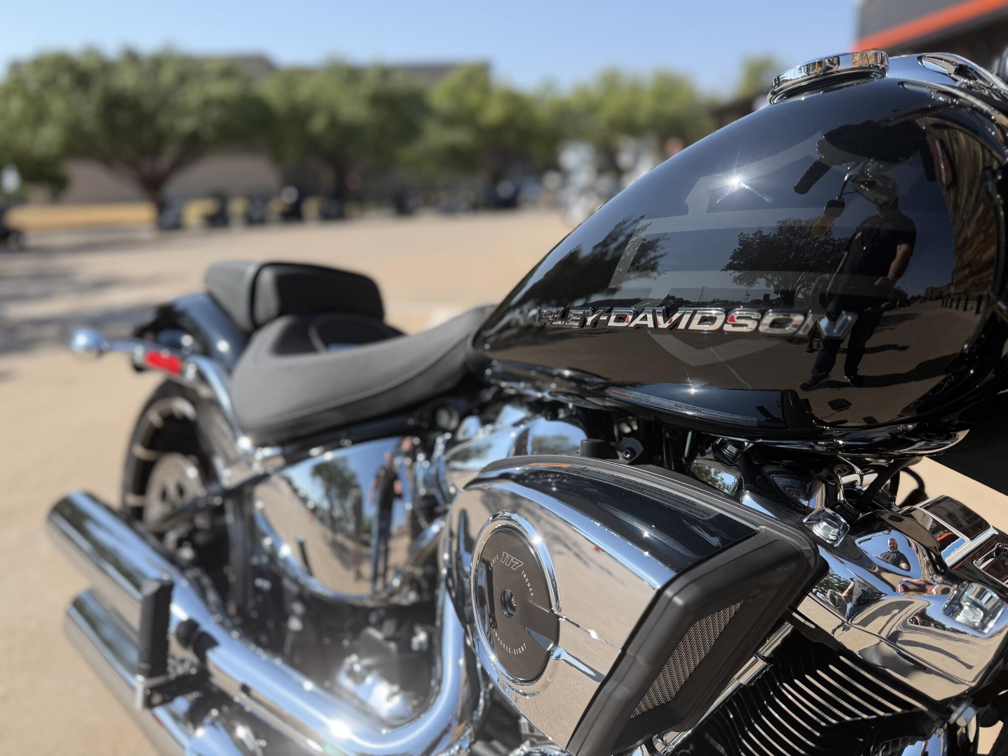 2026 Harley-Davidson® Breakout® Vivid Black Chrome Trim, photo 9