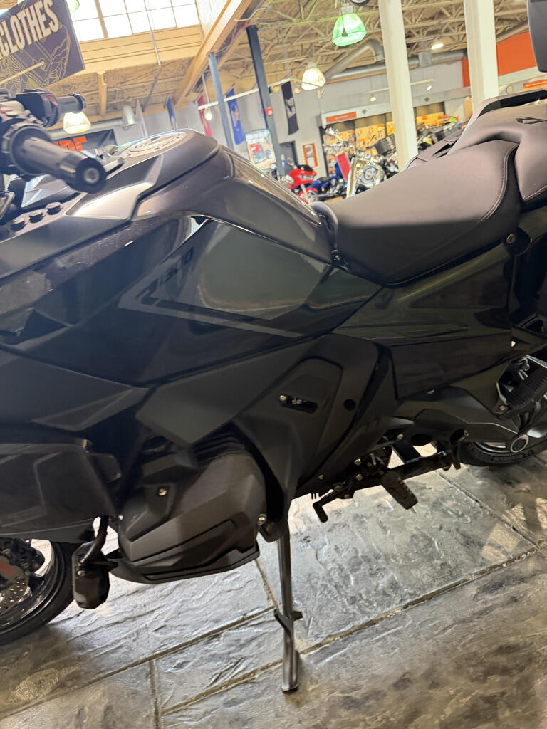 2026 R1300RT Triple Black only 1314 miles!!!, photo 13