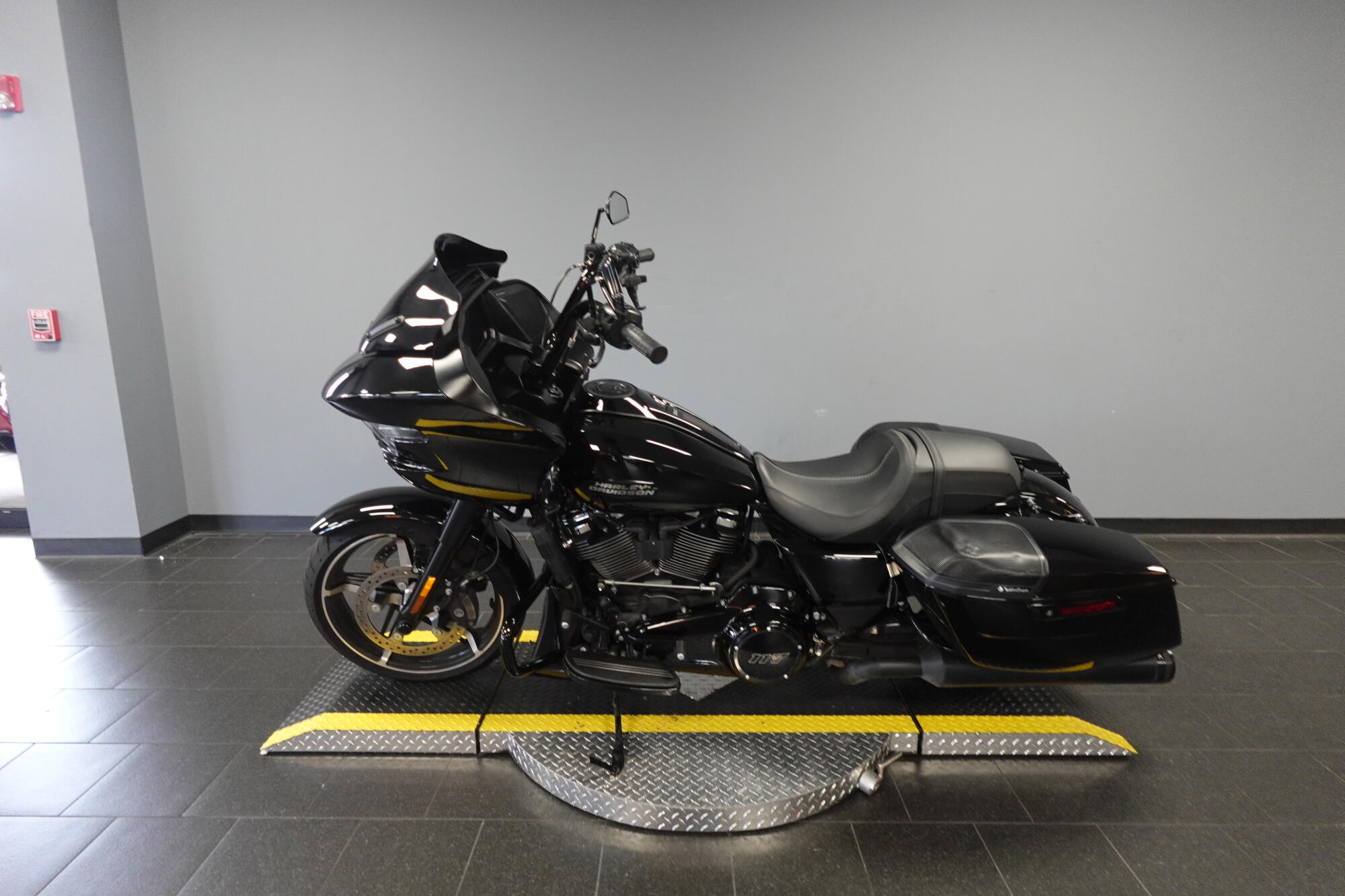 2025 Harley-Davidson® Road Glide® FLTRX, photo 5